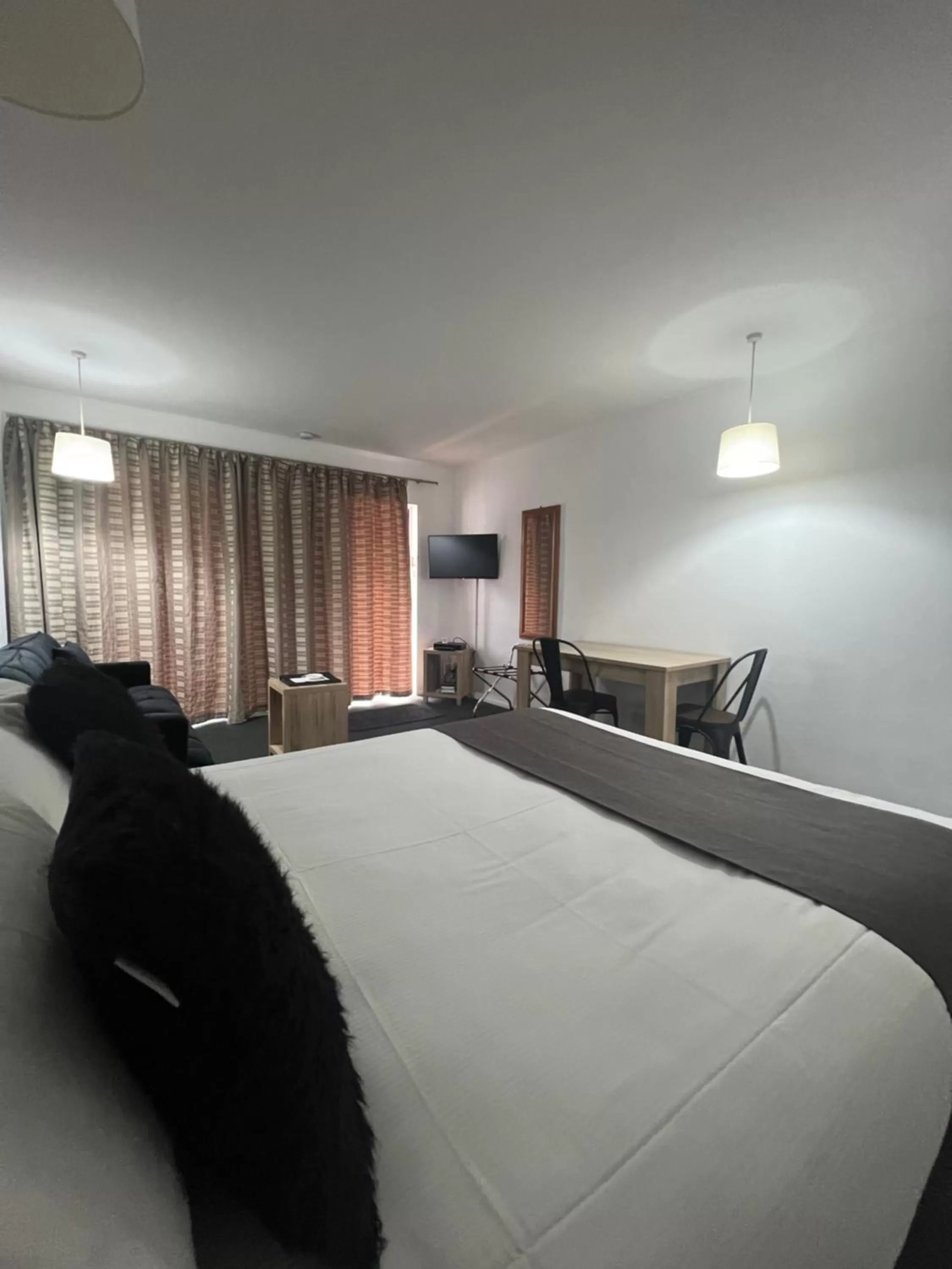 Bedroom, Bed in ASURE Green Gables Motel