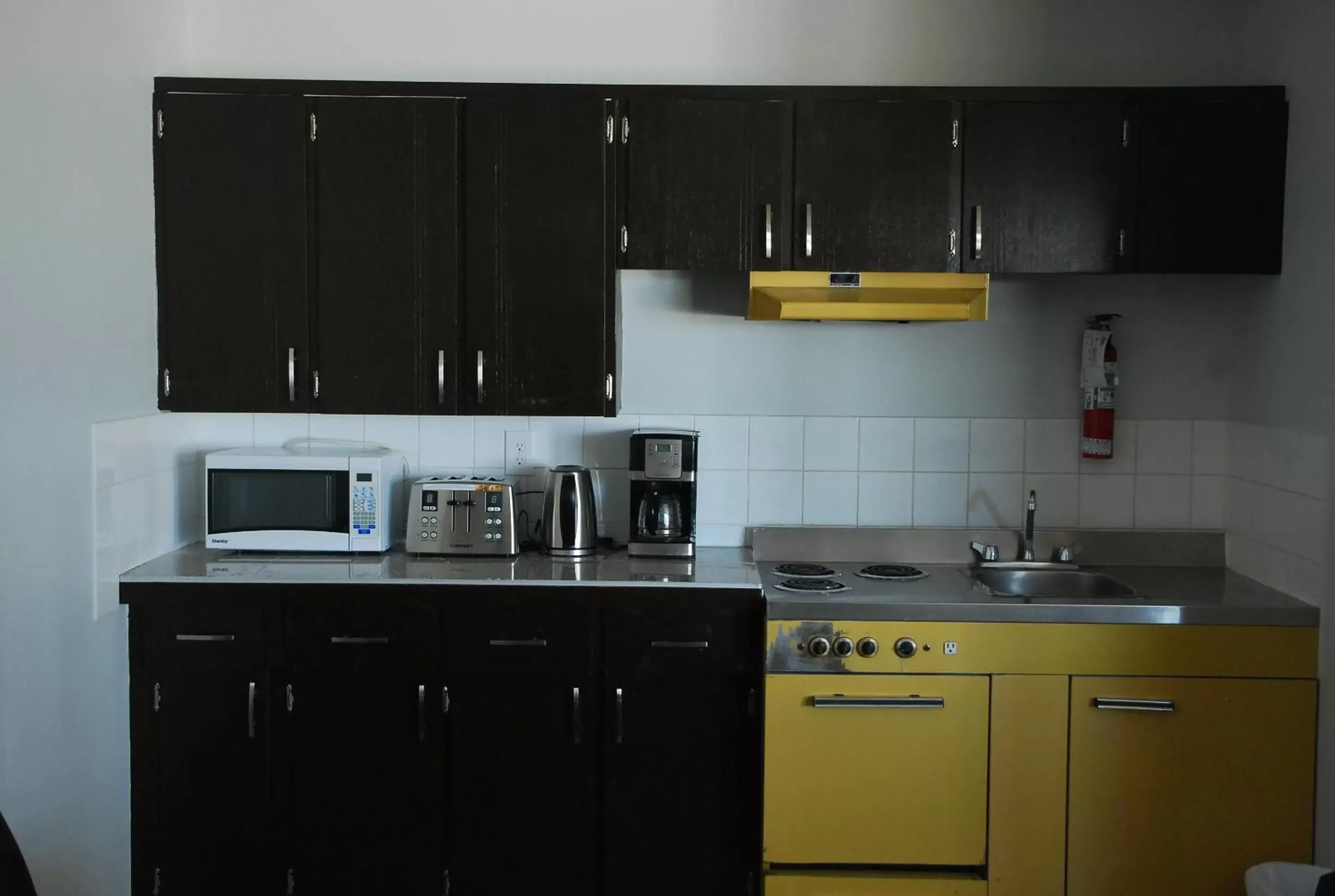 Kitchen or kitchenette, Kitchen/Kitchenette in Country Garden Hotel