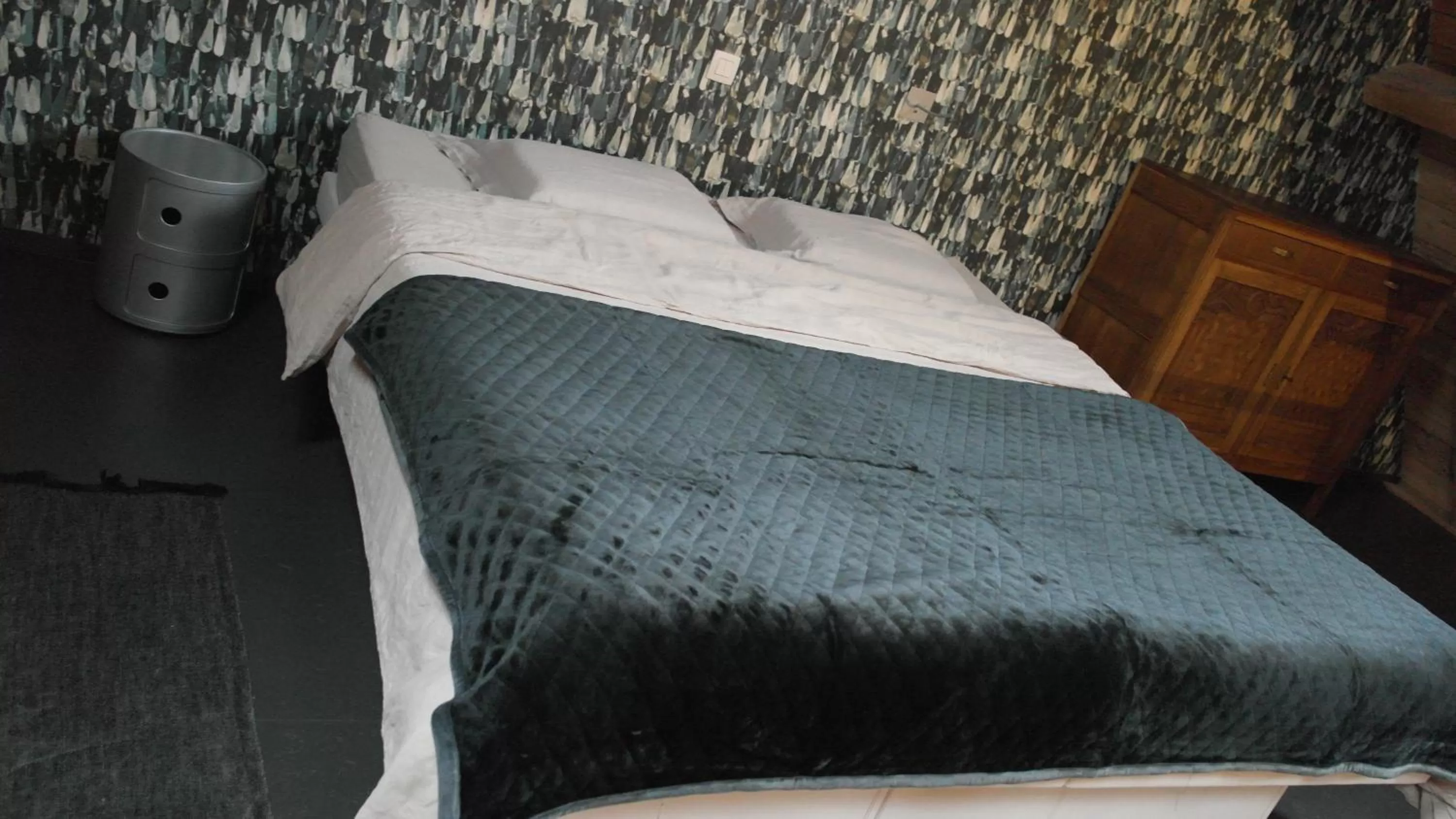 Bedroom, Bed in De Kouterhoeve