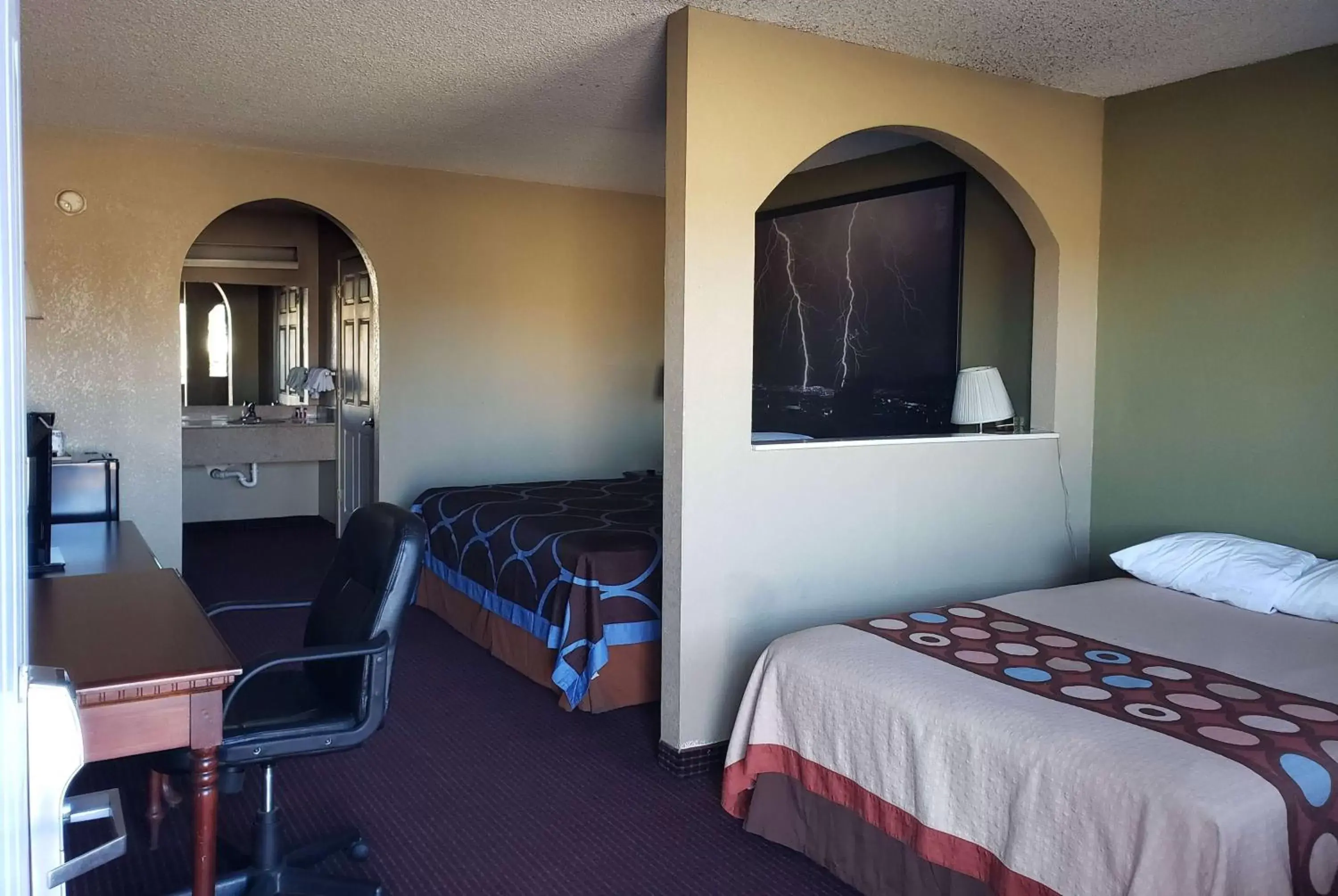 Photo of the whole room, Bed in Super 8 by Wyndham Arkadelphia Caddo Valley Area