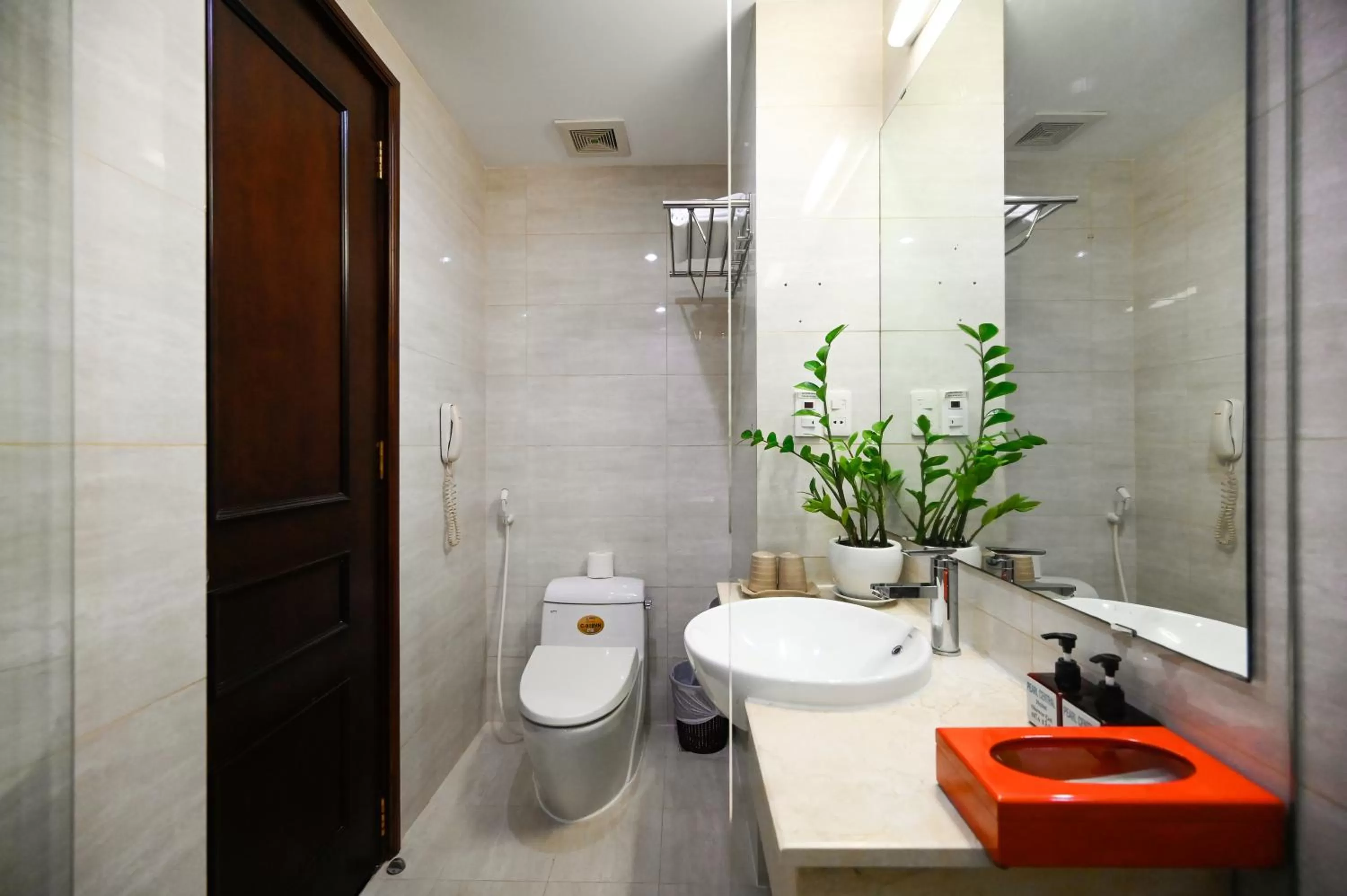 Pearl Central Hotel- Near Nguyen Hue street