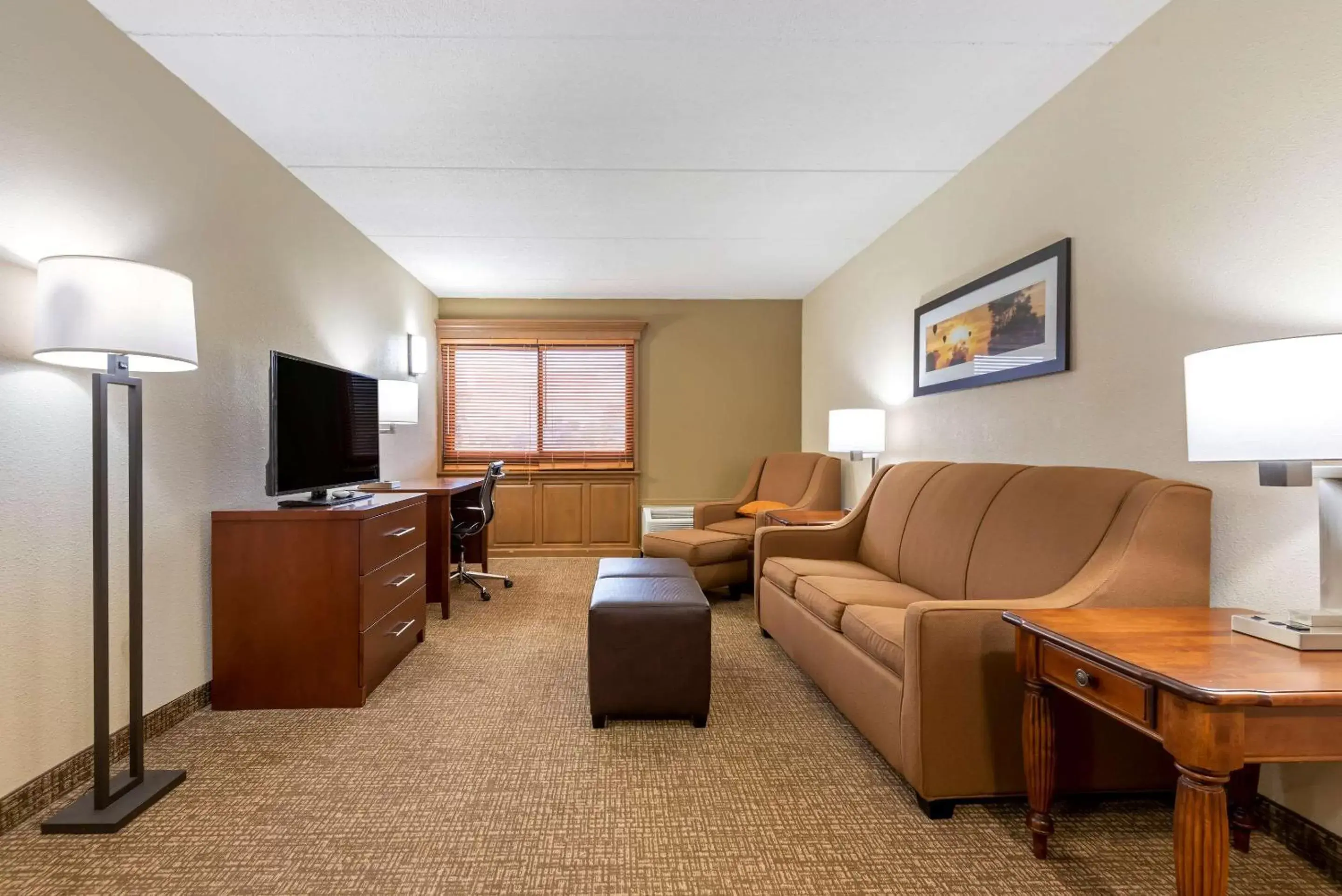Photo of the whole room, Seating Area in Comfort Inn Binghamton I-81