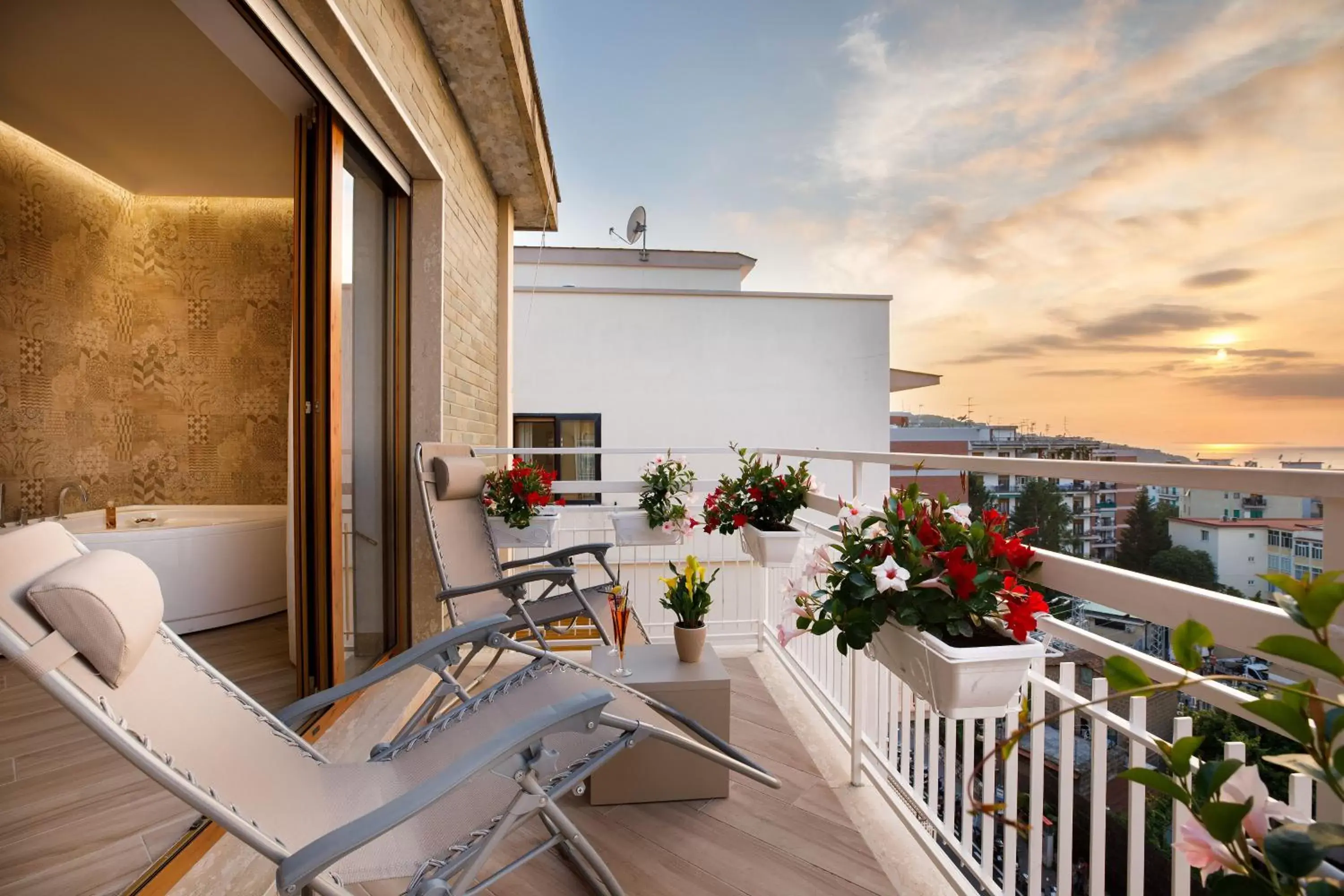 Hot Tub, Balcony/Terrace in Le Muse Suite