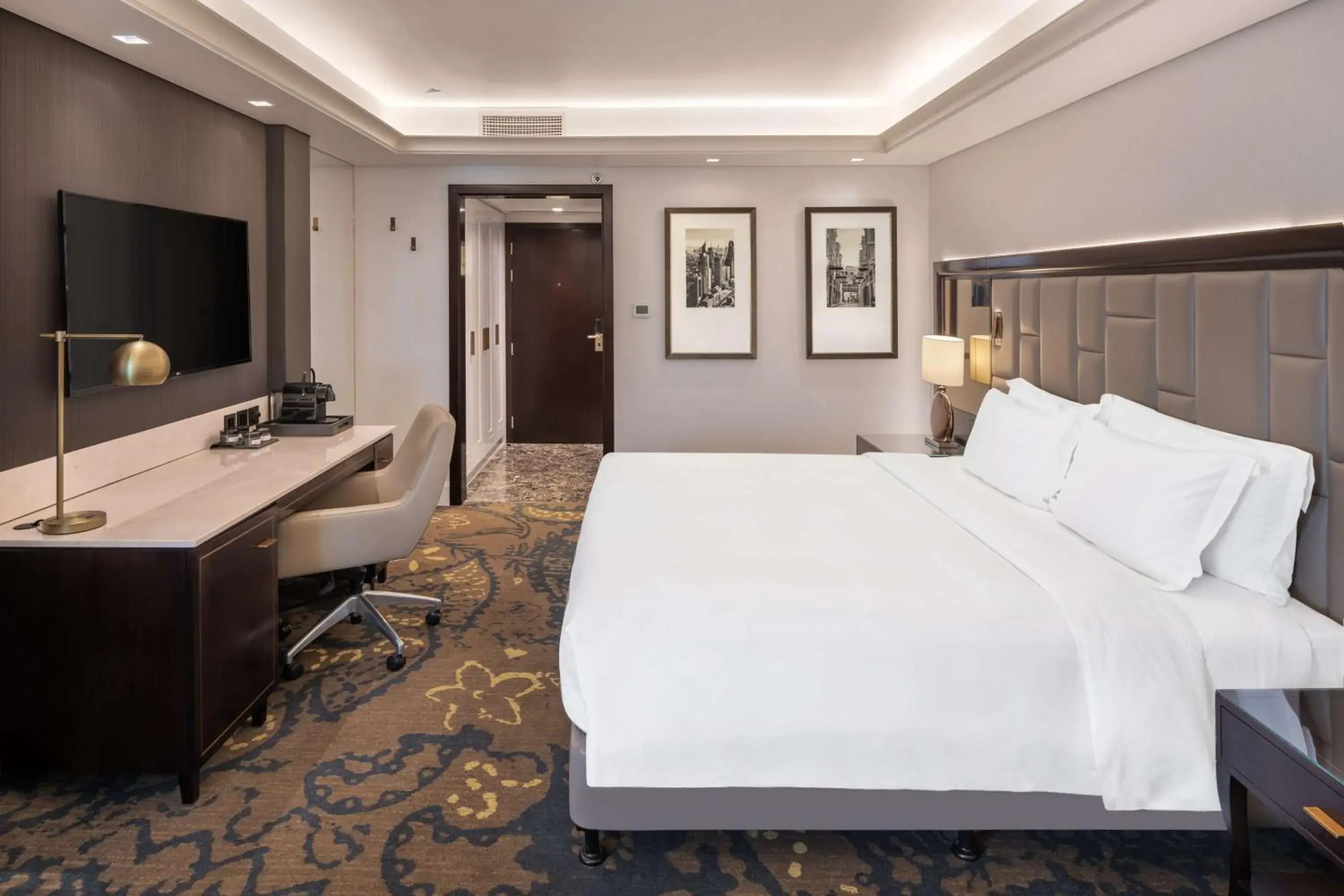 Bedroom, Bed in Radisson Blu Hotel, Dubai Deira Creek