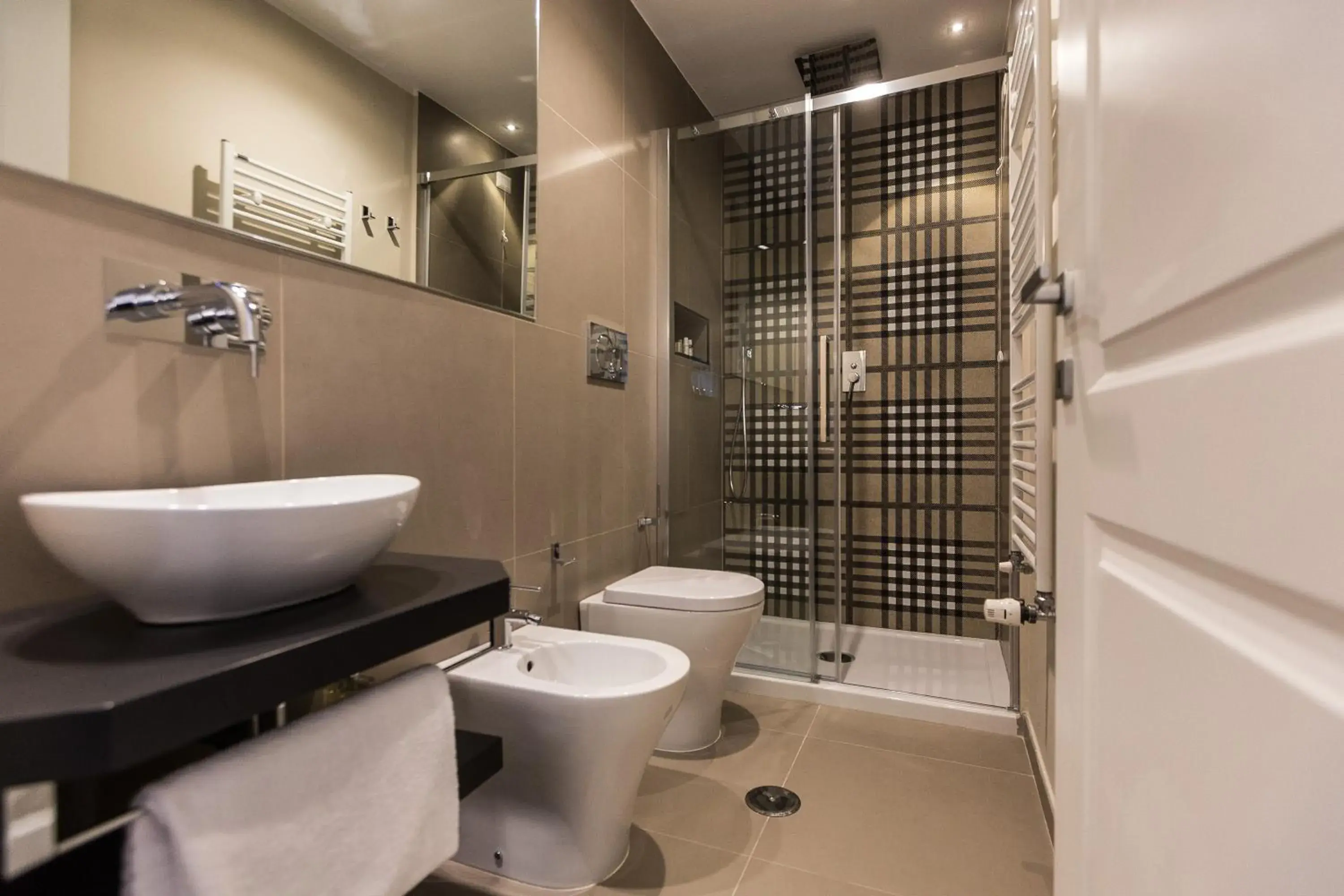 Shower, Bathroom in Palazzo Baj in Trastevere