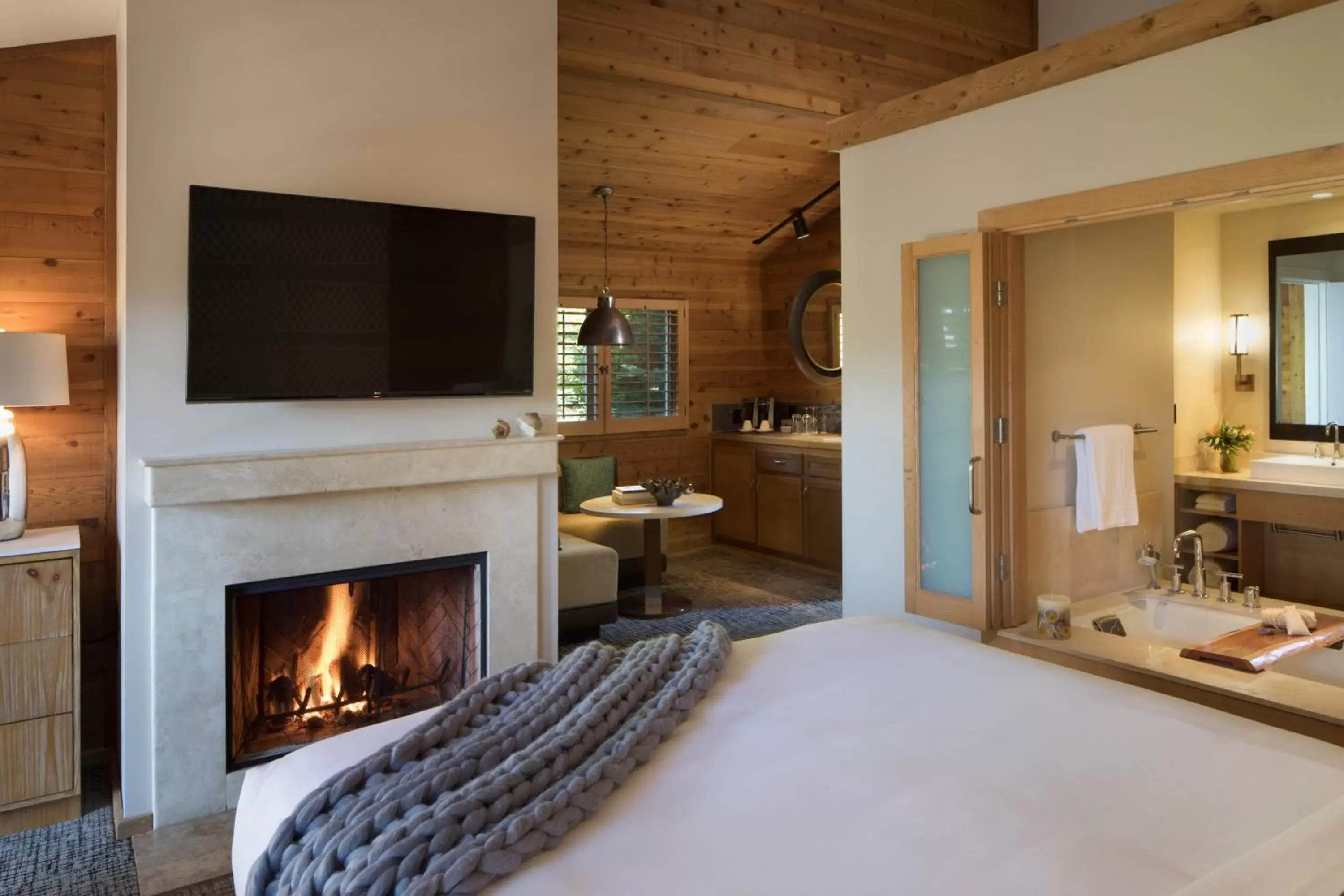 Deluxe King Room with Fireplace in Alila Ventana Big Sur Adult Only