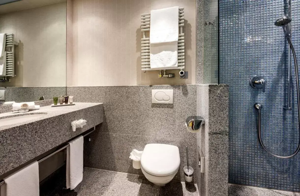 Shower, Bathroom in Hotel Eden Roc - The Leading Hotels of the World