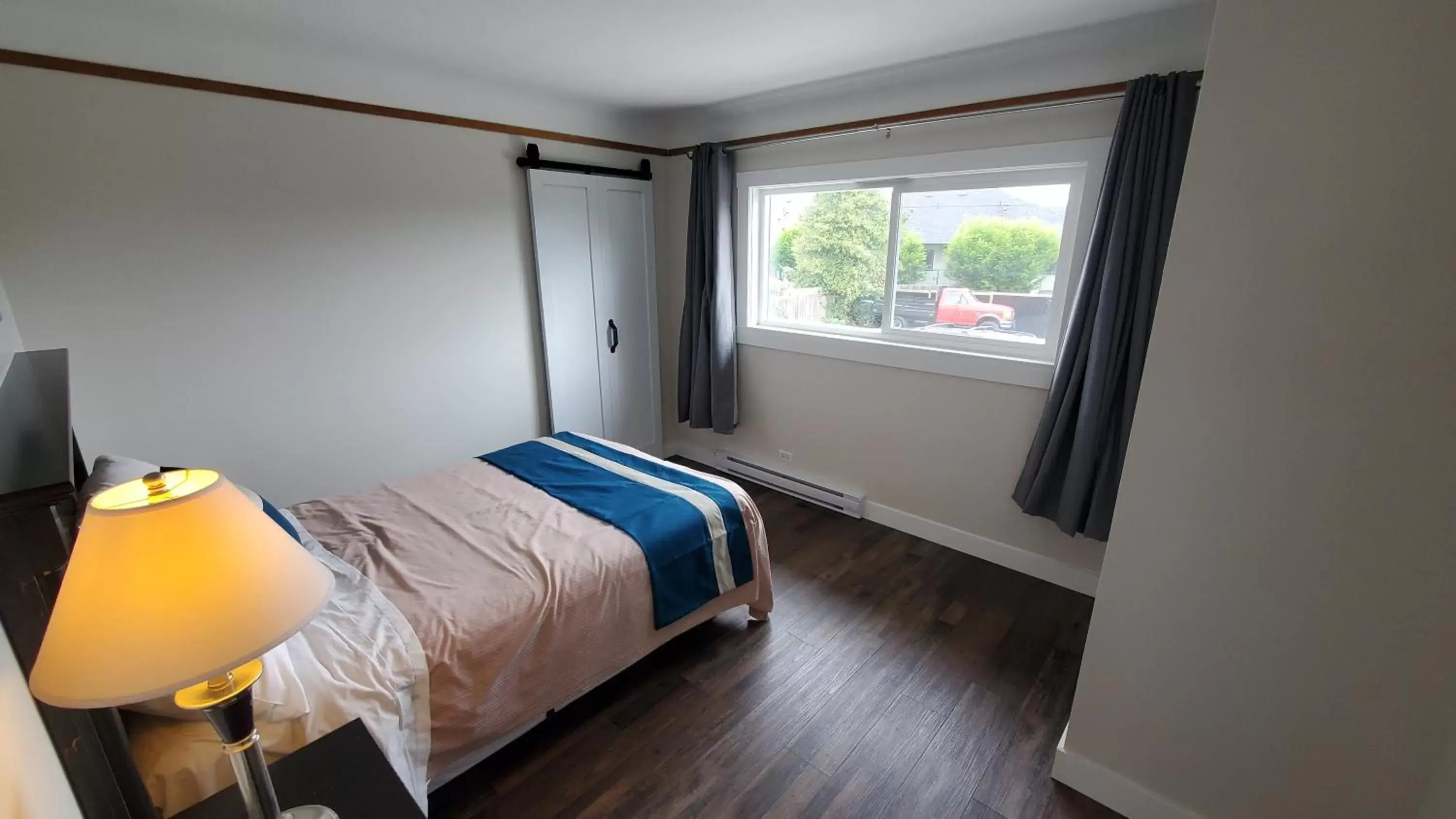 Photo of the whole room, Bed in Harbour Light Motel