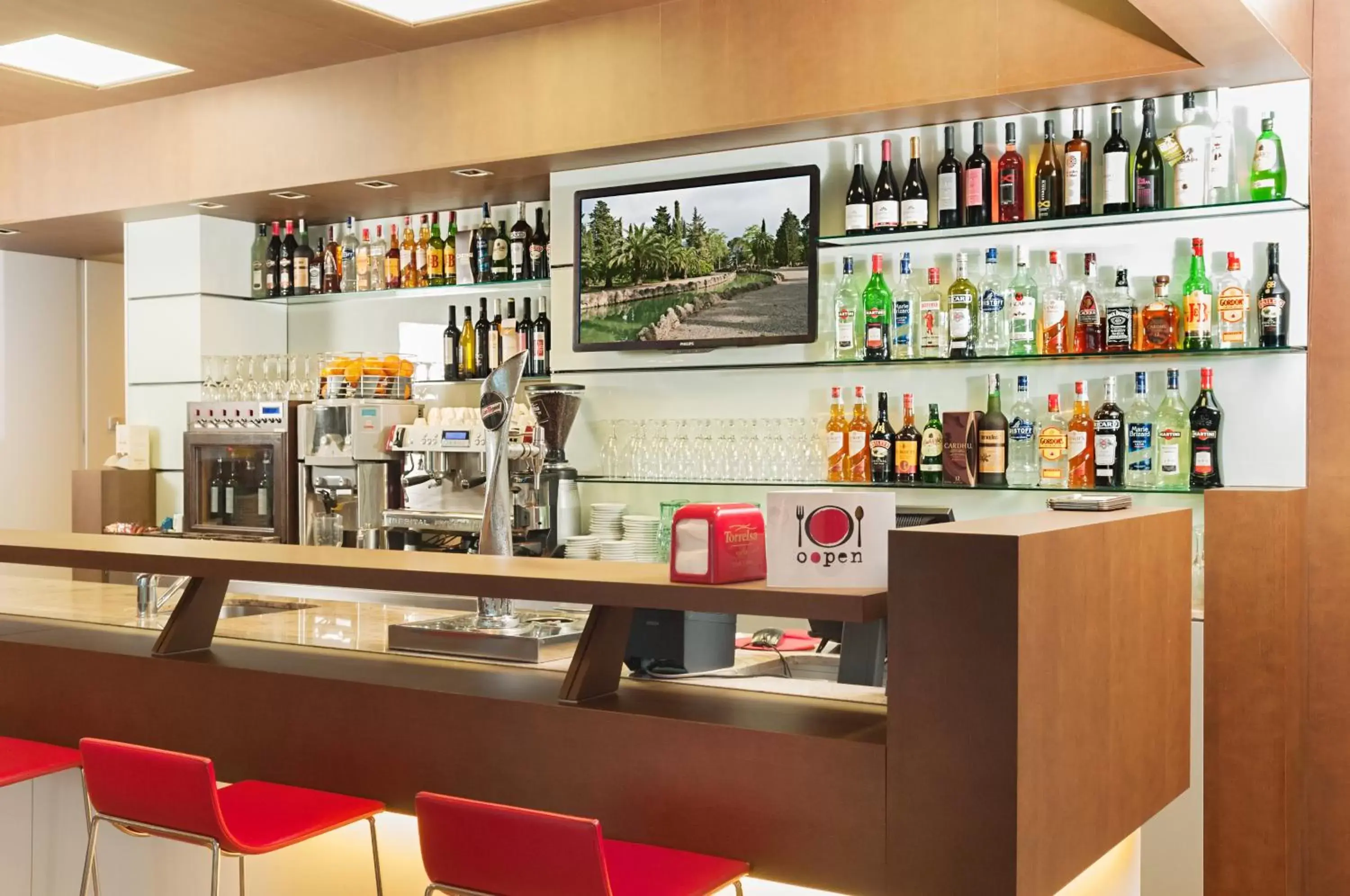 Lounge or bar in Ibis Lleida Lounge or bar in Ibis Lleida