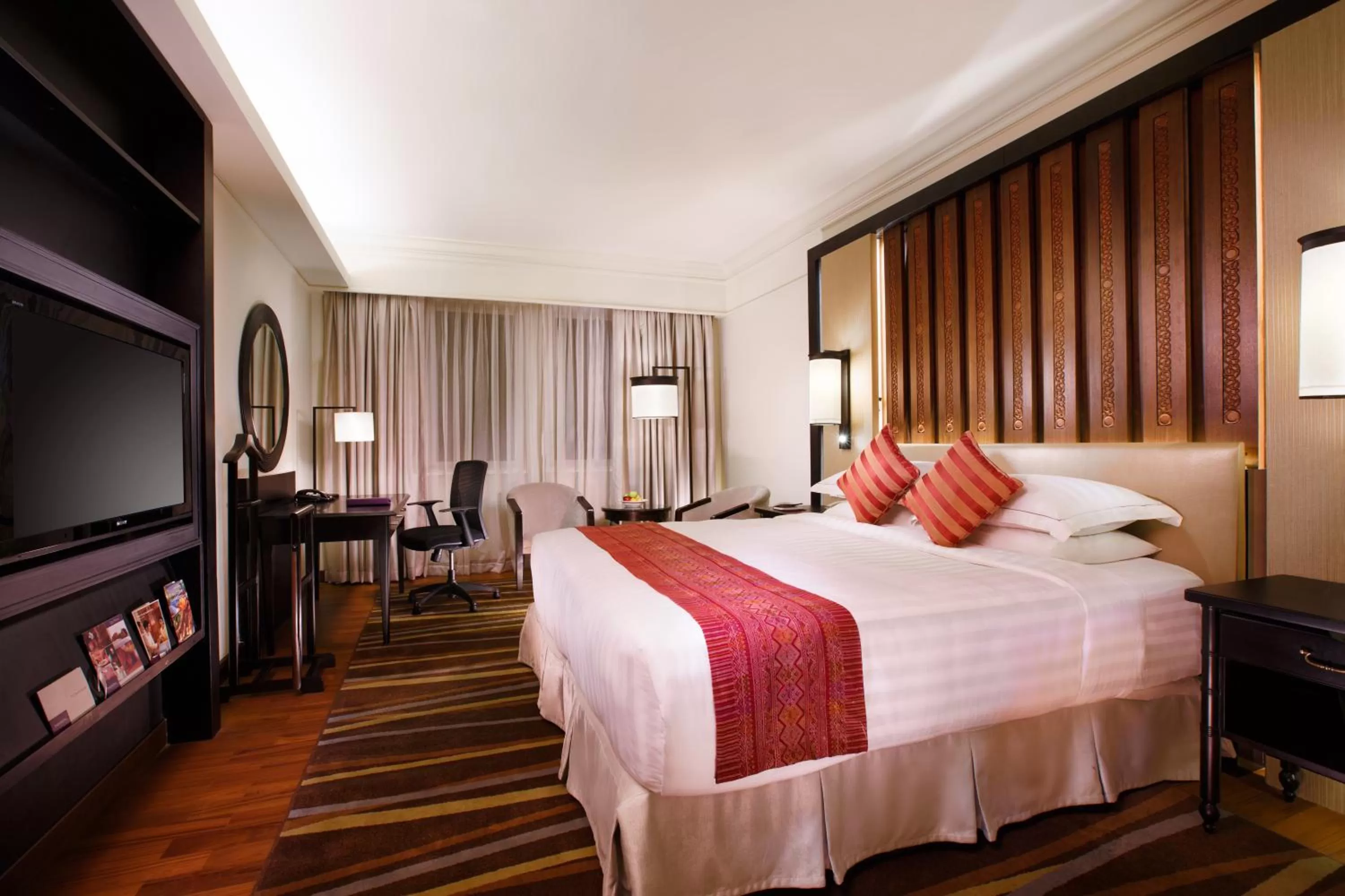 Bed in PARKROYAL Yangon