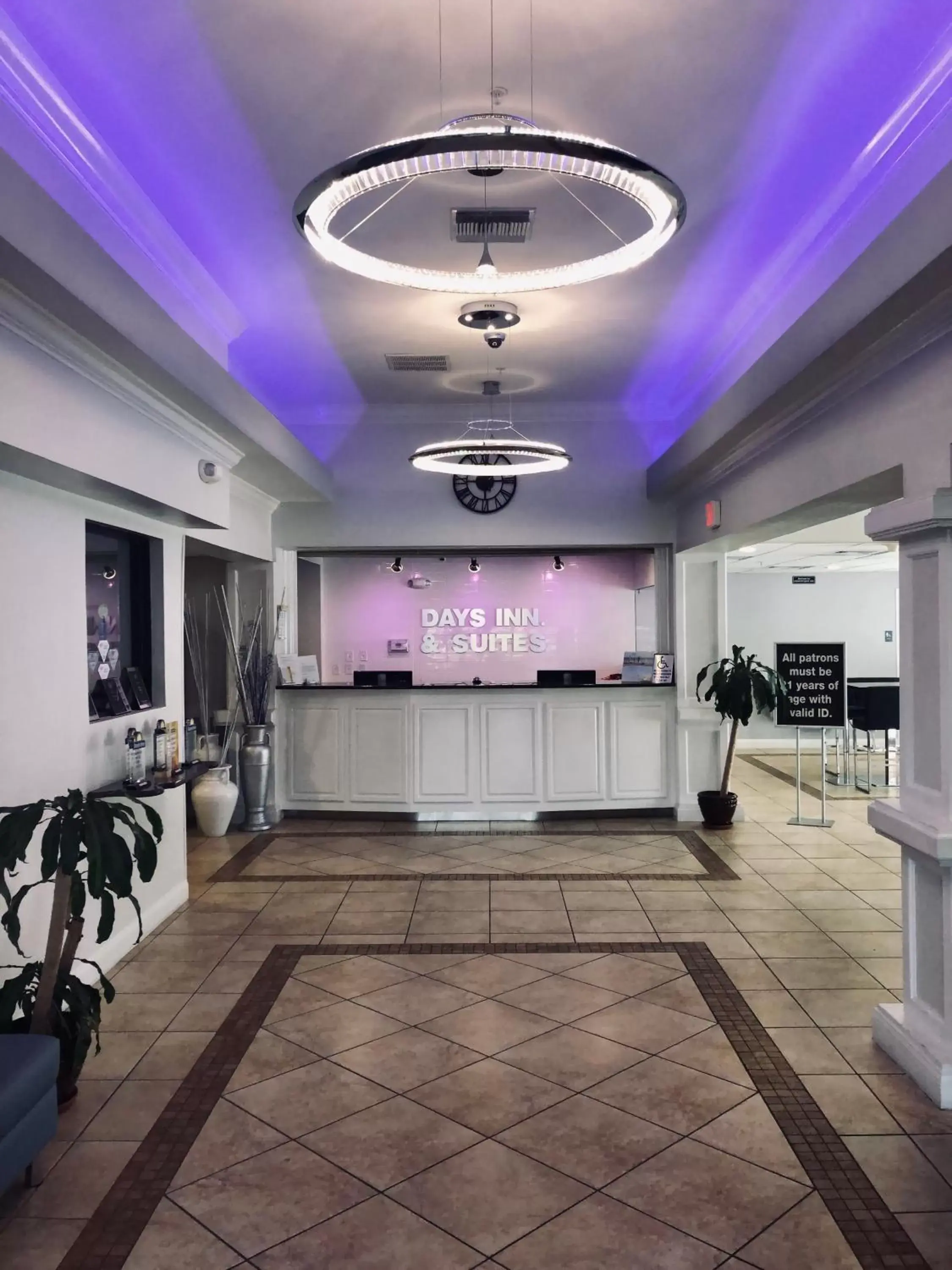 Lobby or reception in Days Inn & Suites by Wyndham Lakeland