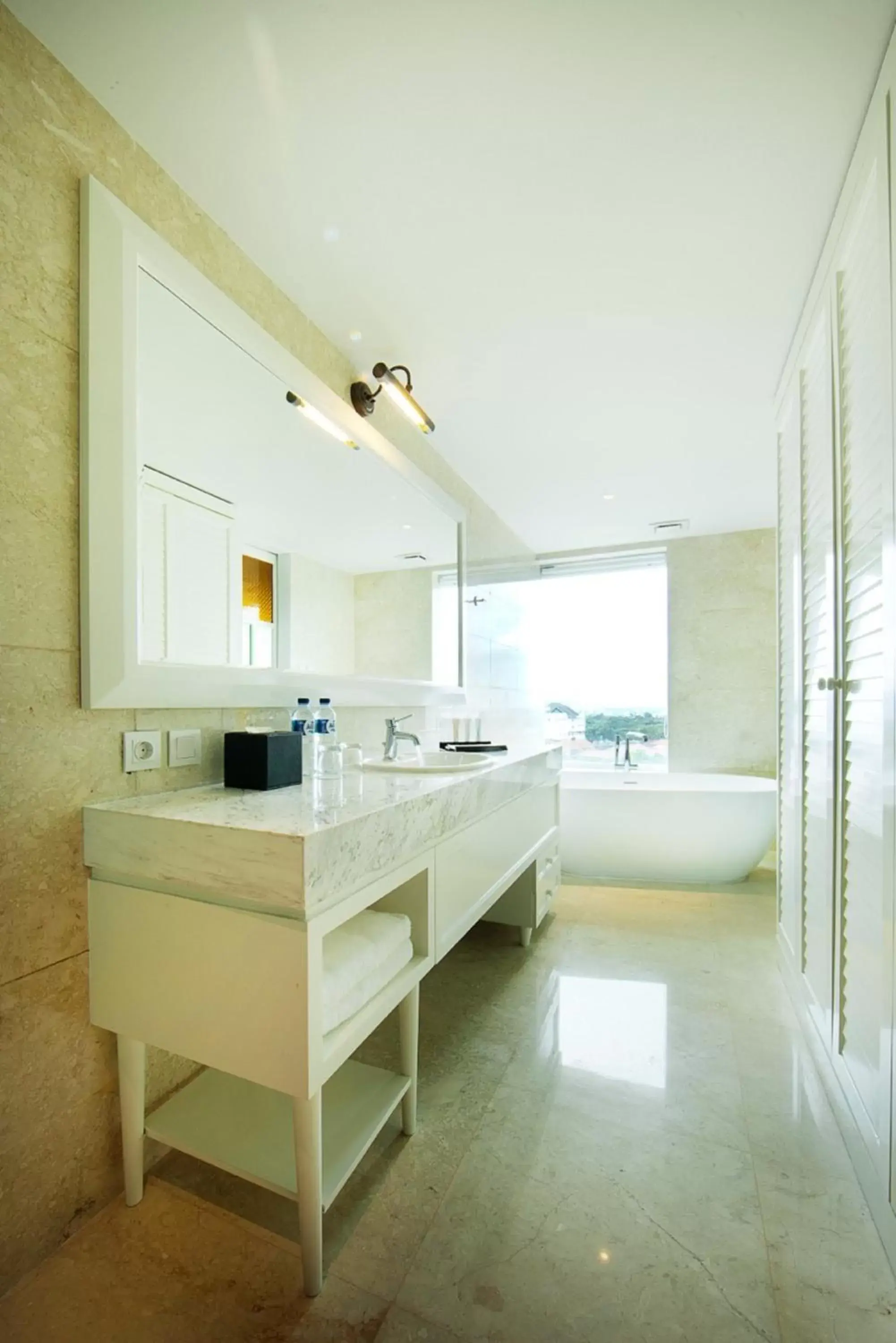 Bathroom in De Paviljoen Bandung