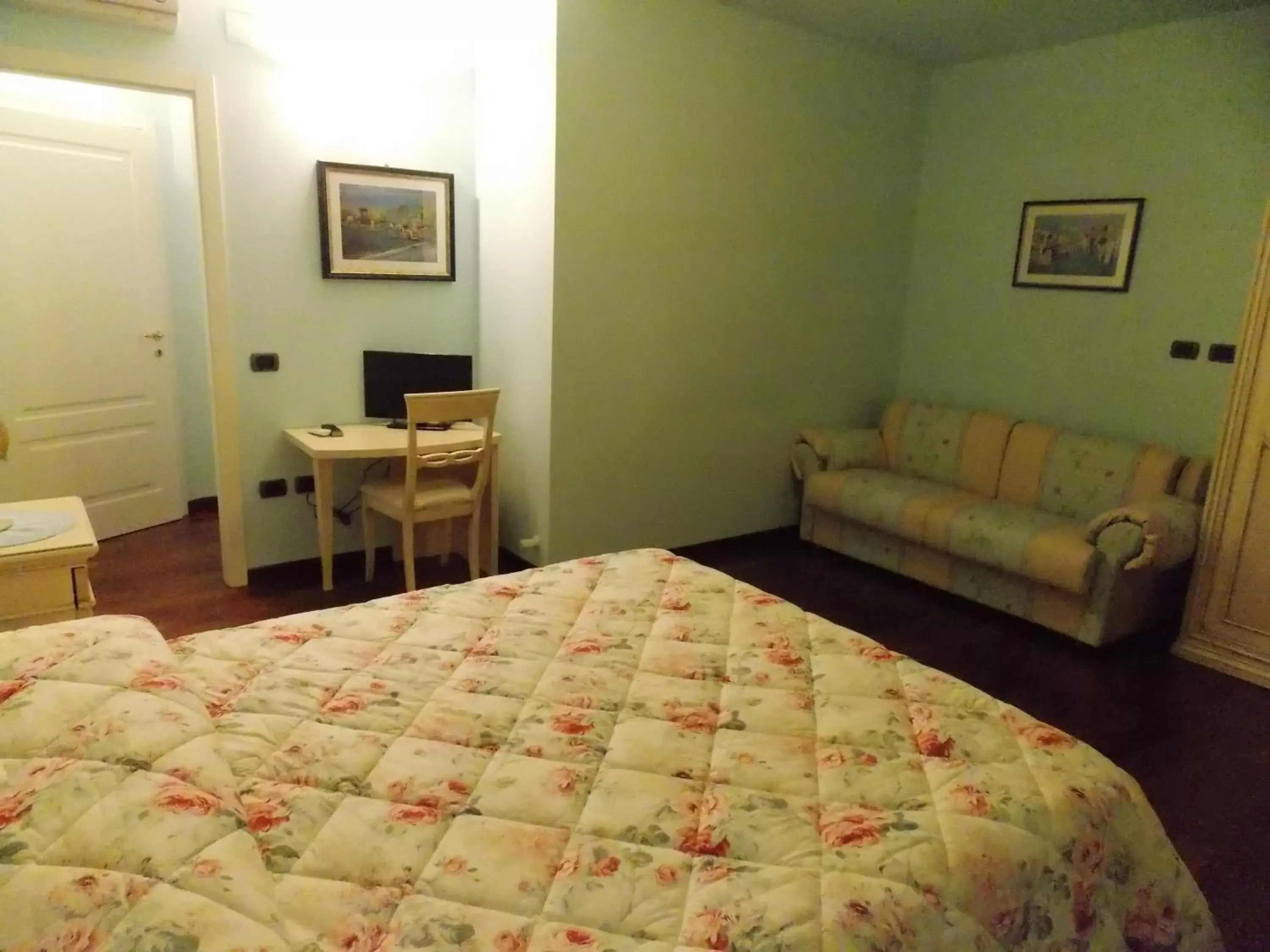 Property building, Bed in B&B La Torretta