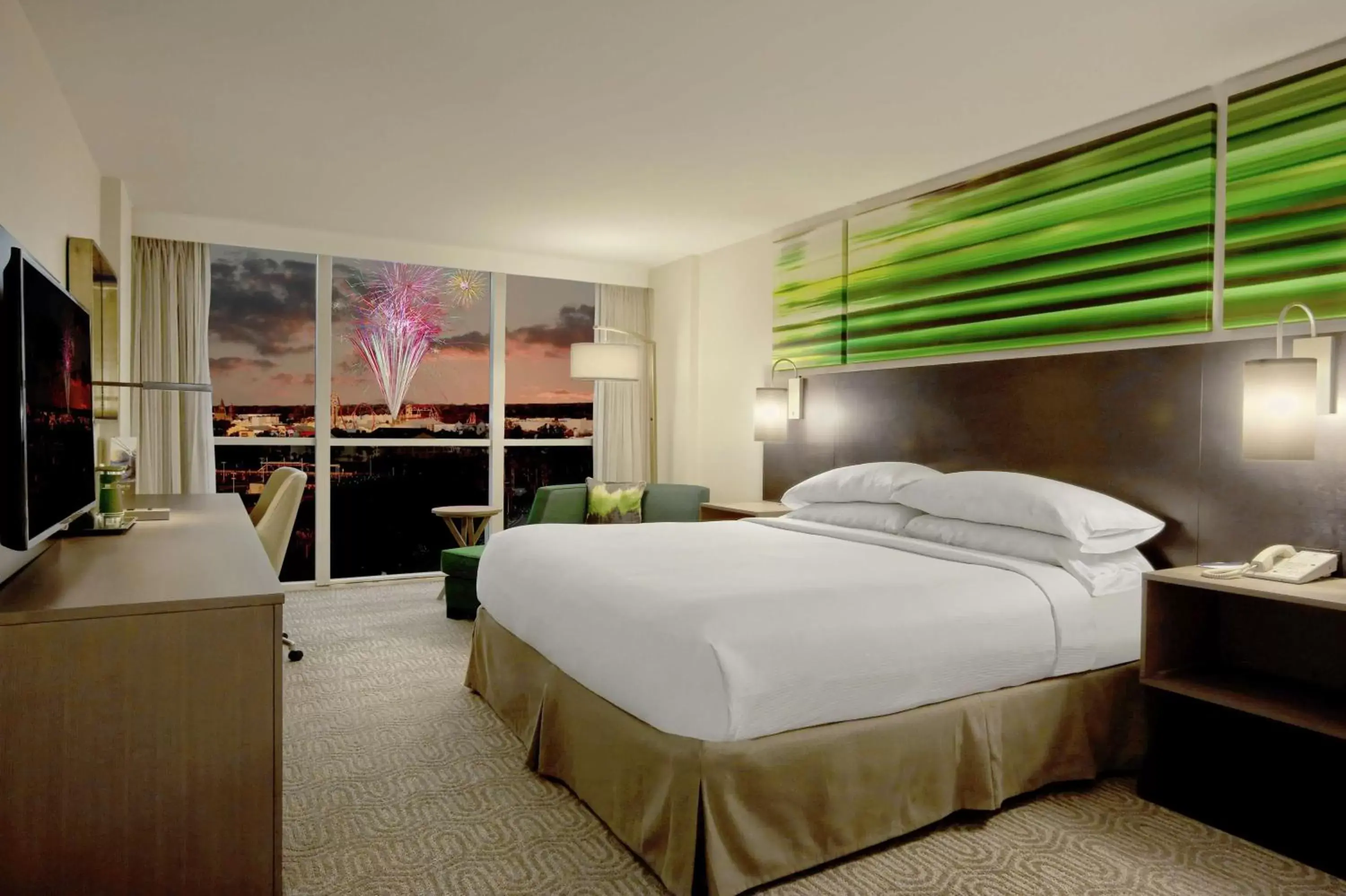 Bedroom, Bed in DoubleTree by Hilton at the Entrance to Universal Orlando