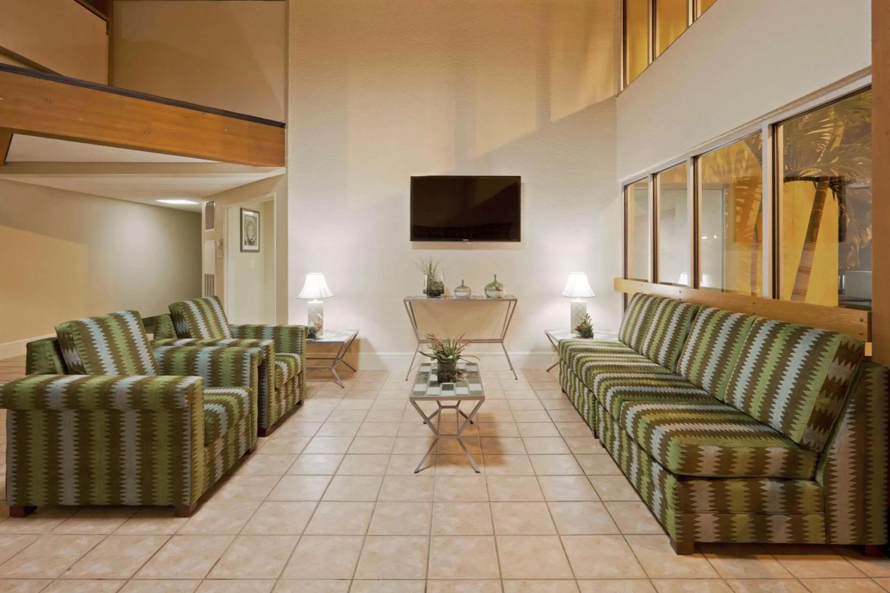 Lobby or reception, Seating Area in La Quinta by Wyndham St. Pete-Clearwater Airport