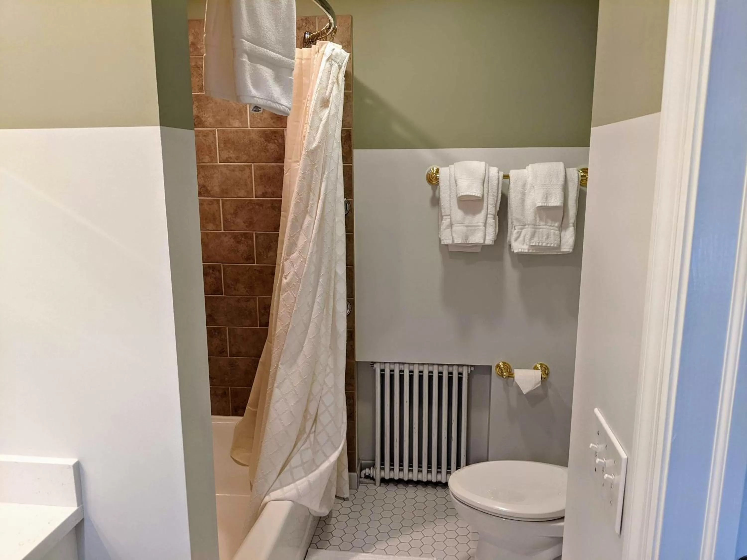 Bathroom in Stanton House Inn