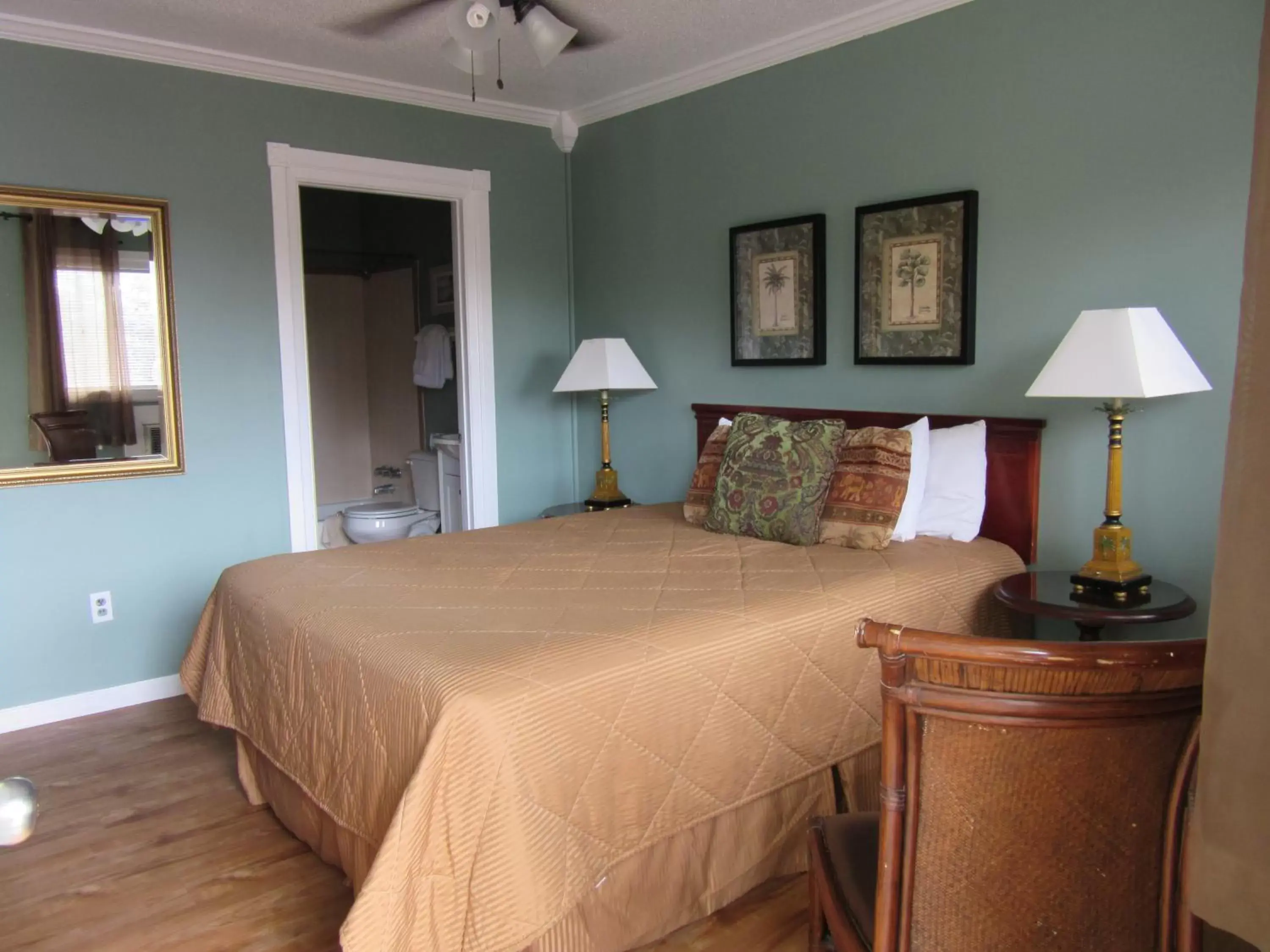 Bed, Room Photo in Atlantis Inn - Tybee Island