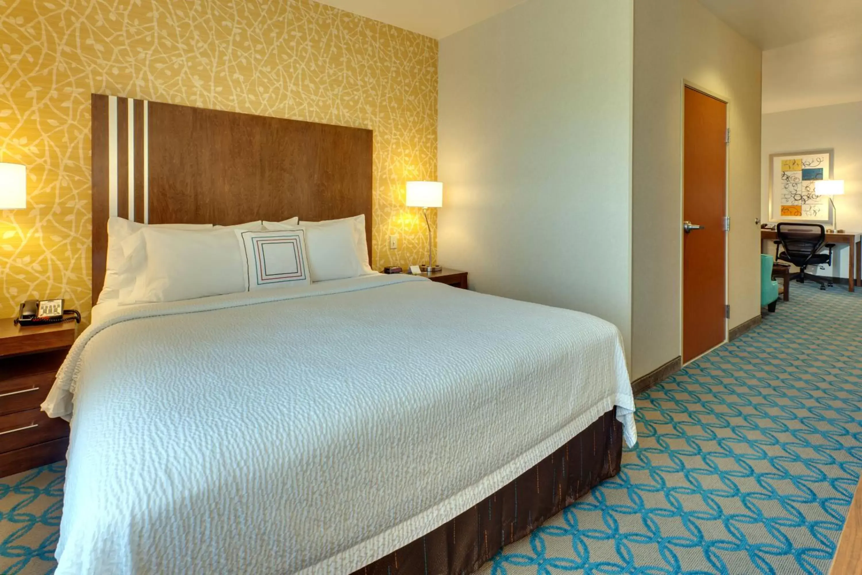 Photo of the whole room, Bed in Fairfield Inn & Suites by Marriott San Francisco Airport/Millbrae