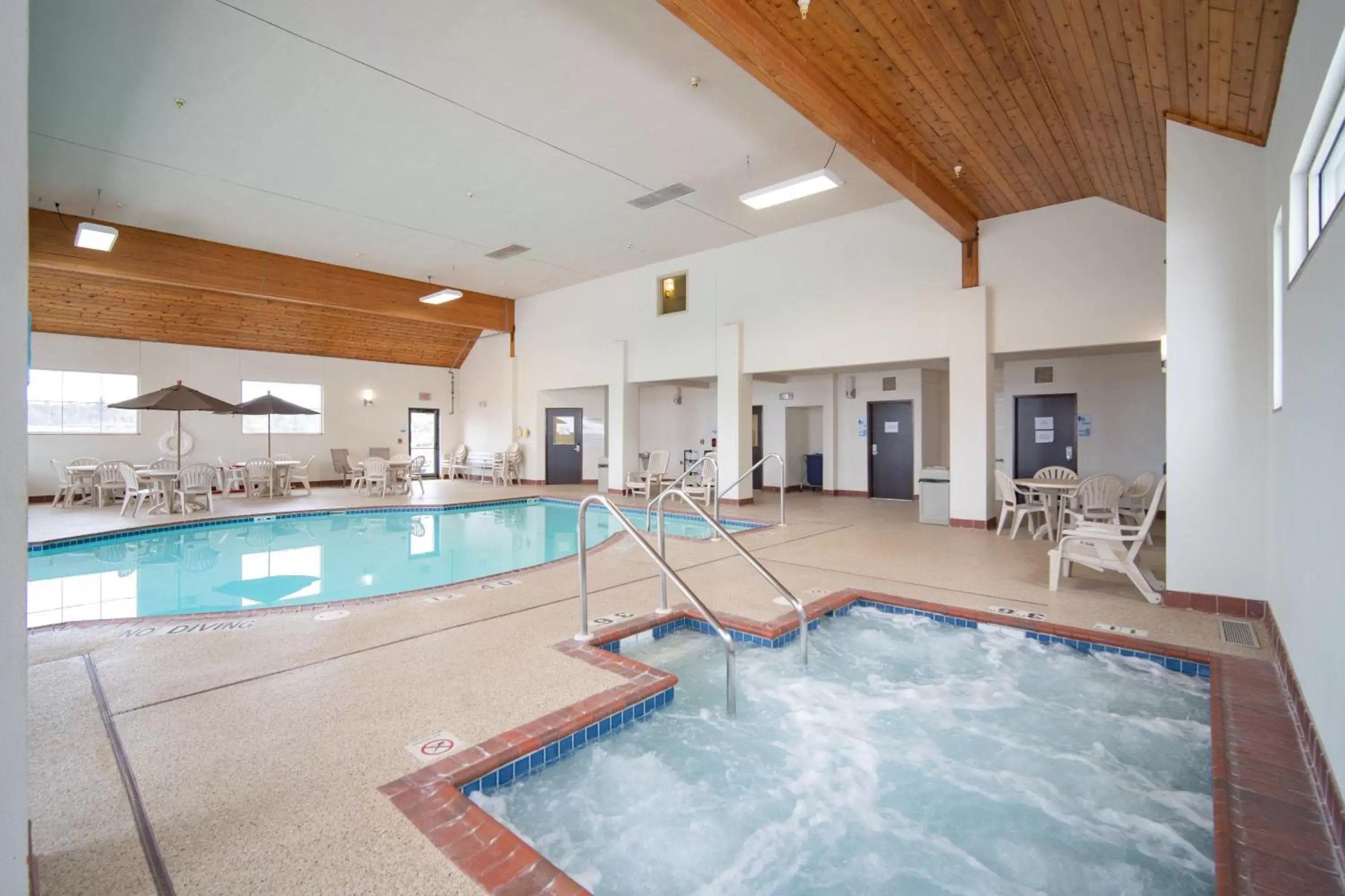 Swimming Pool in Holiday Inn Express Houghton-Keweenaw, an IHG Hotel