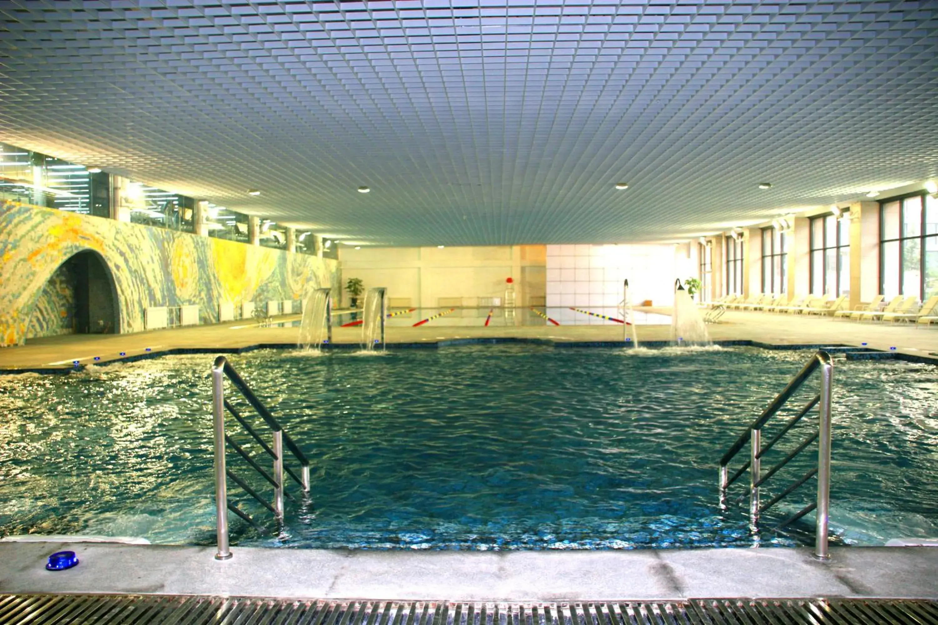 Swimming Pool in Mercure Wanshang Beijing Hotel