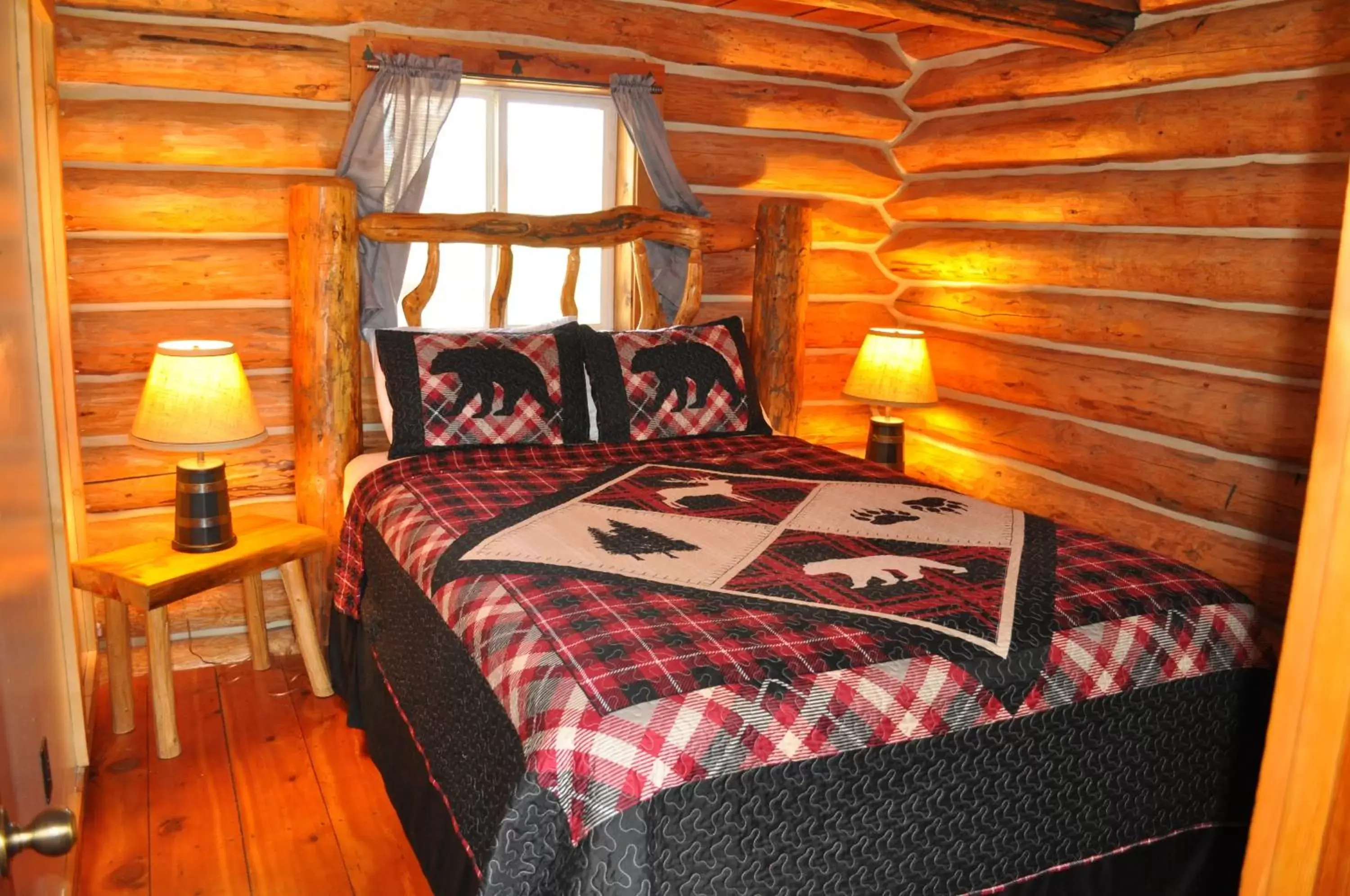 Bedroom, Bed in Crooked Creek Guest Ranch