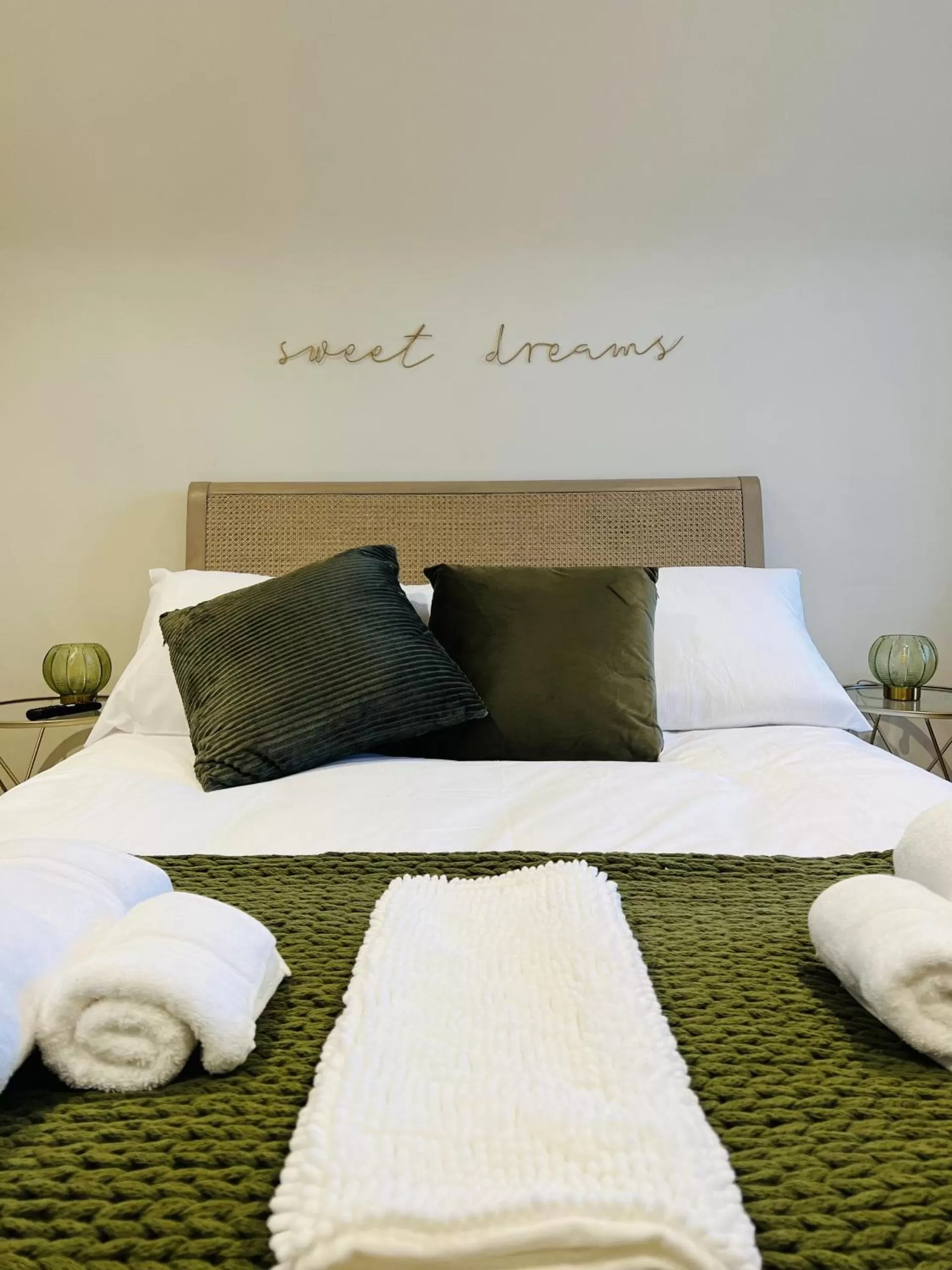 Bedroom, Bed in St Duthus Villa Guesthouse