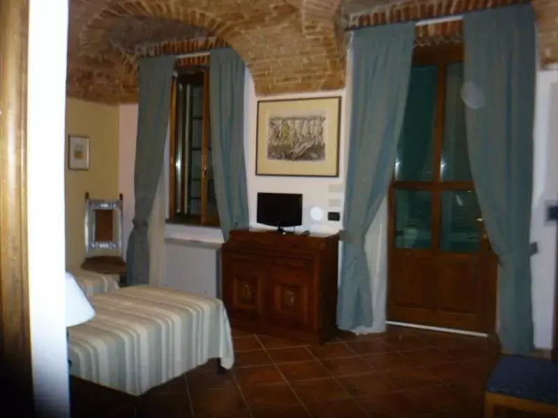 Photo of the whole room, TV/Entertainment Center in Casa Tavasso