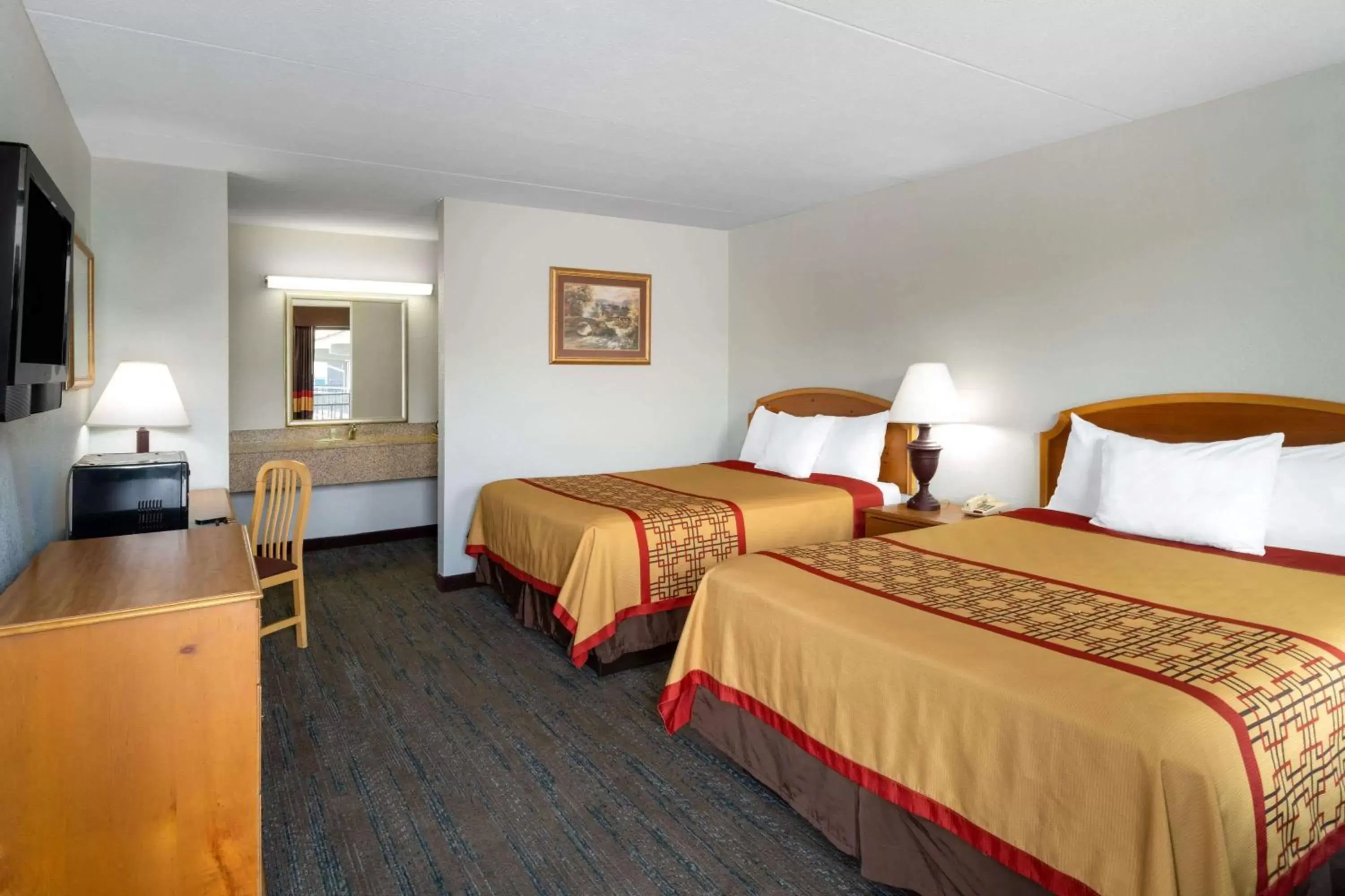 Queen Room with Two Queen Beds - Non-Smoking in Travelodge by Wyndham Pigeon Forge