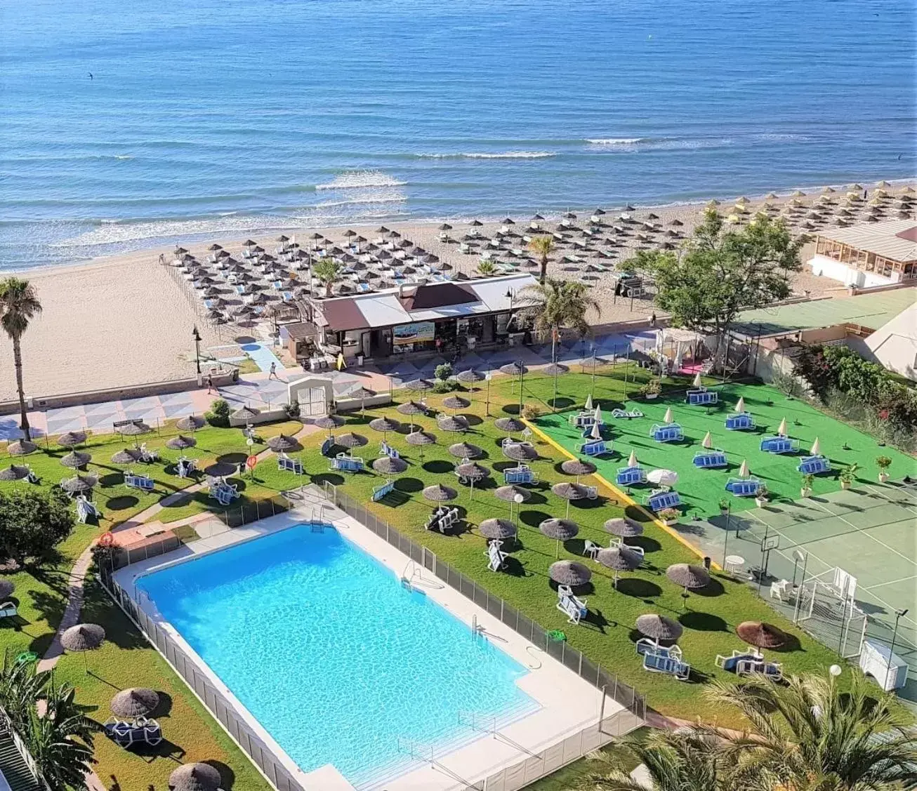 Bird's eye view, Pool View in La Barracuda