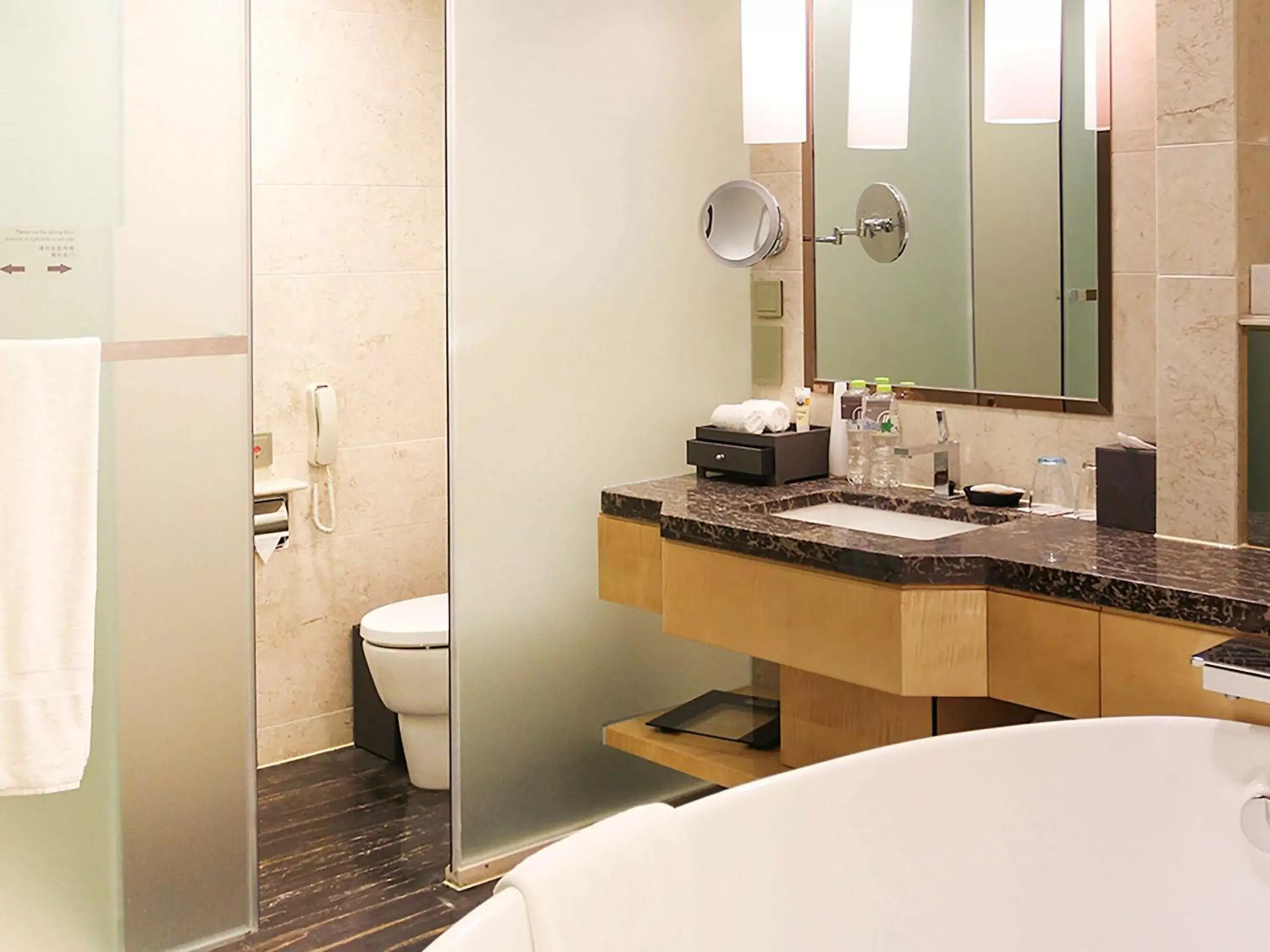 Photo of the whole room, Bathroom in Pullman Linyi Lushang