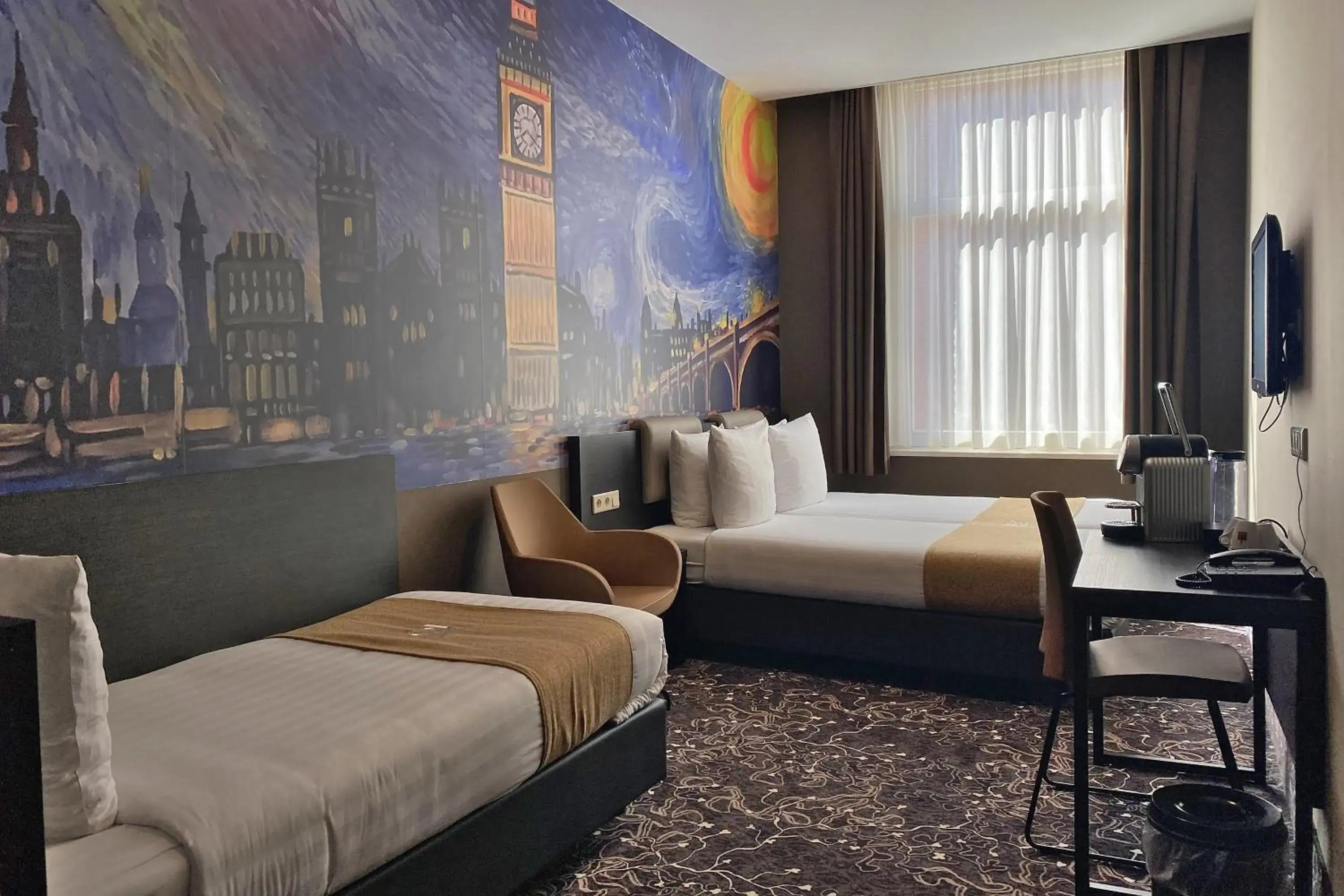Standard Triple Room in Hotel Van Gogh