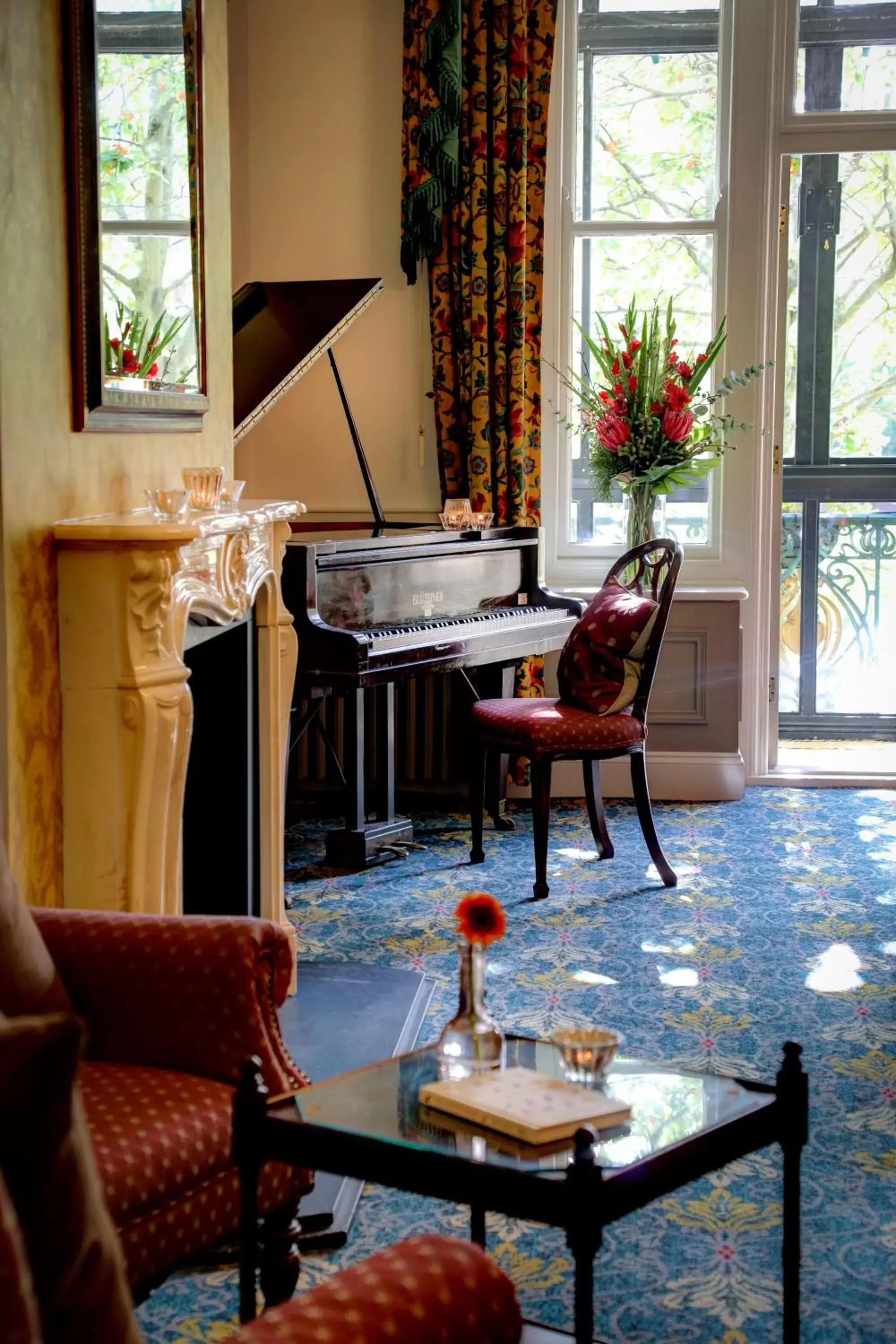 Lounge or bar, Seating Area in Norfolk Royale Hotel