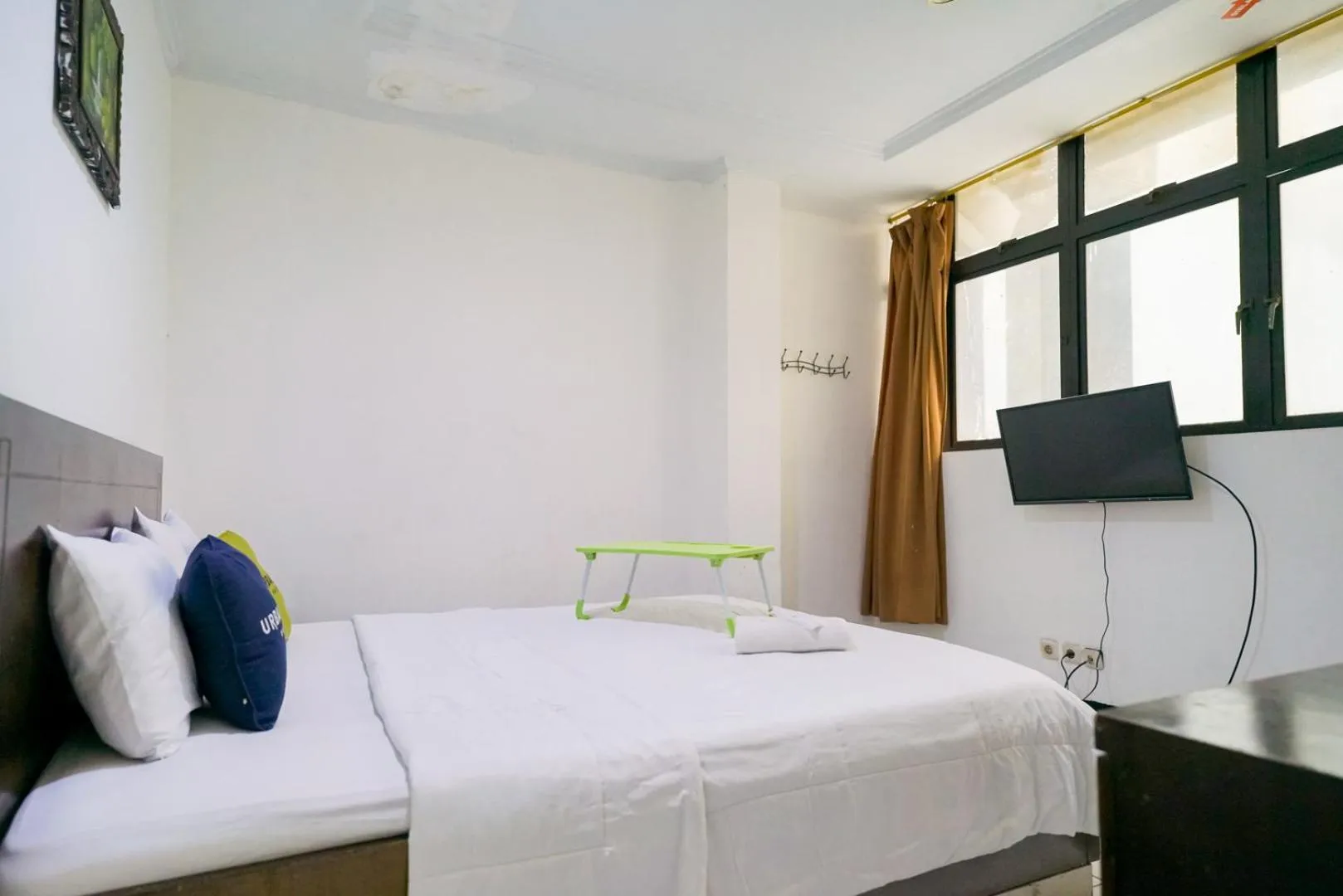 Bedroom, Bed in Urbanview Hotel Bes Mangga Besar by RedDoorz