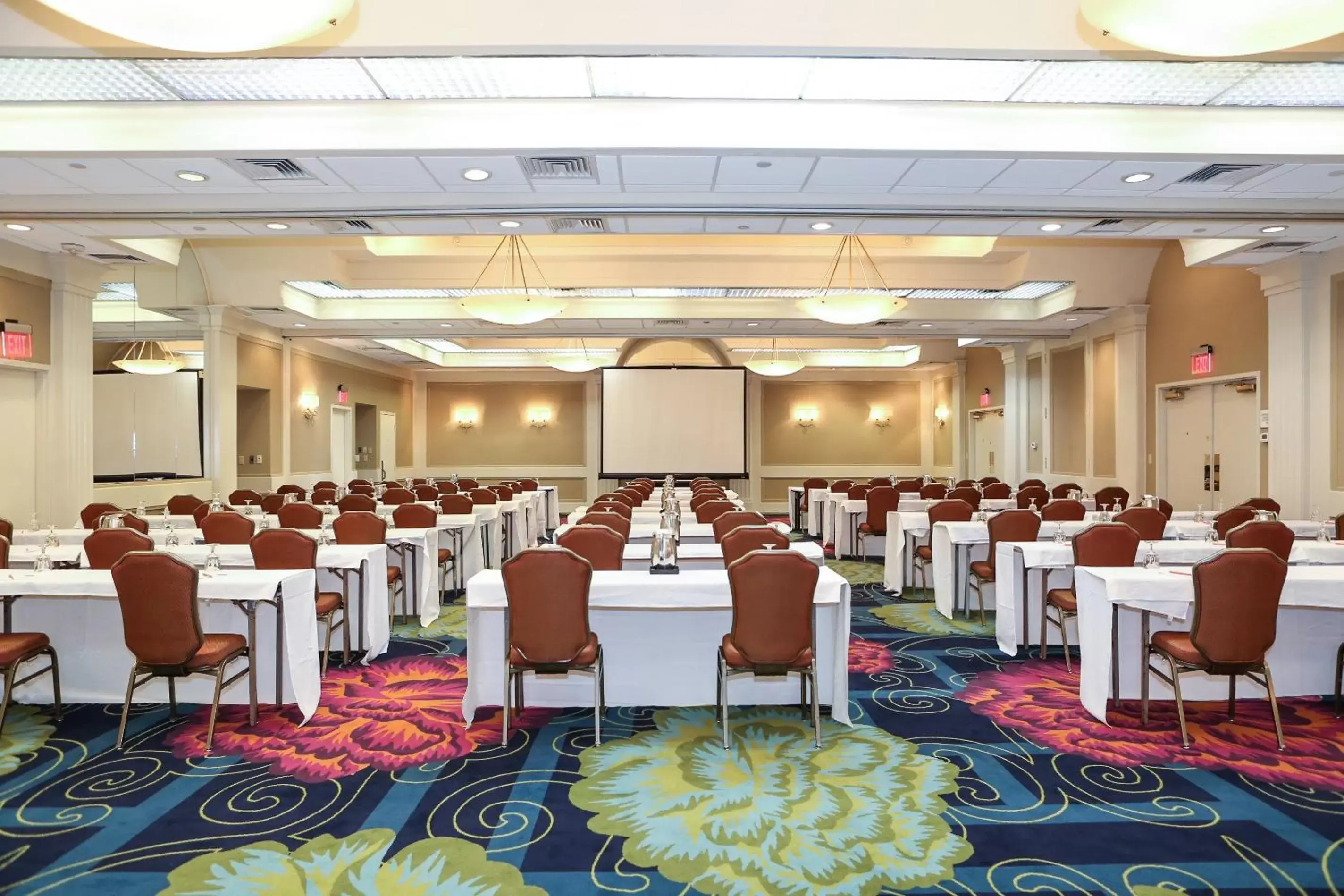 Meeting/conference room in Crowne Plaza Hotel Virginia Beach-Norfolk, an IHG Hotel