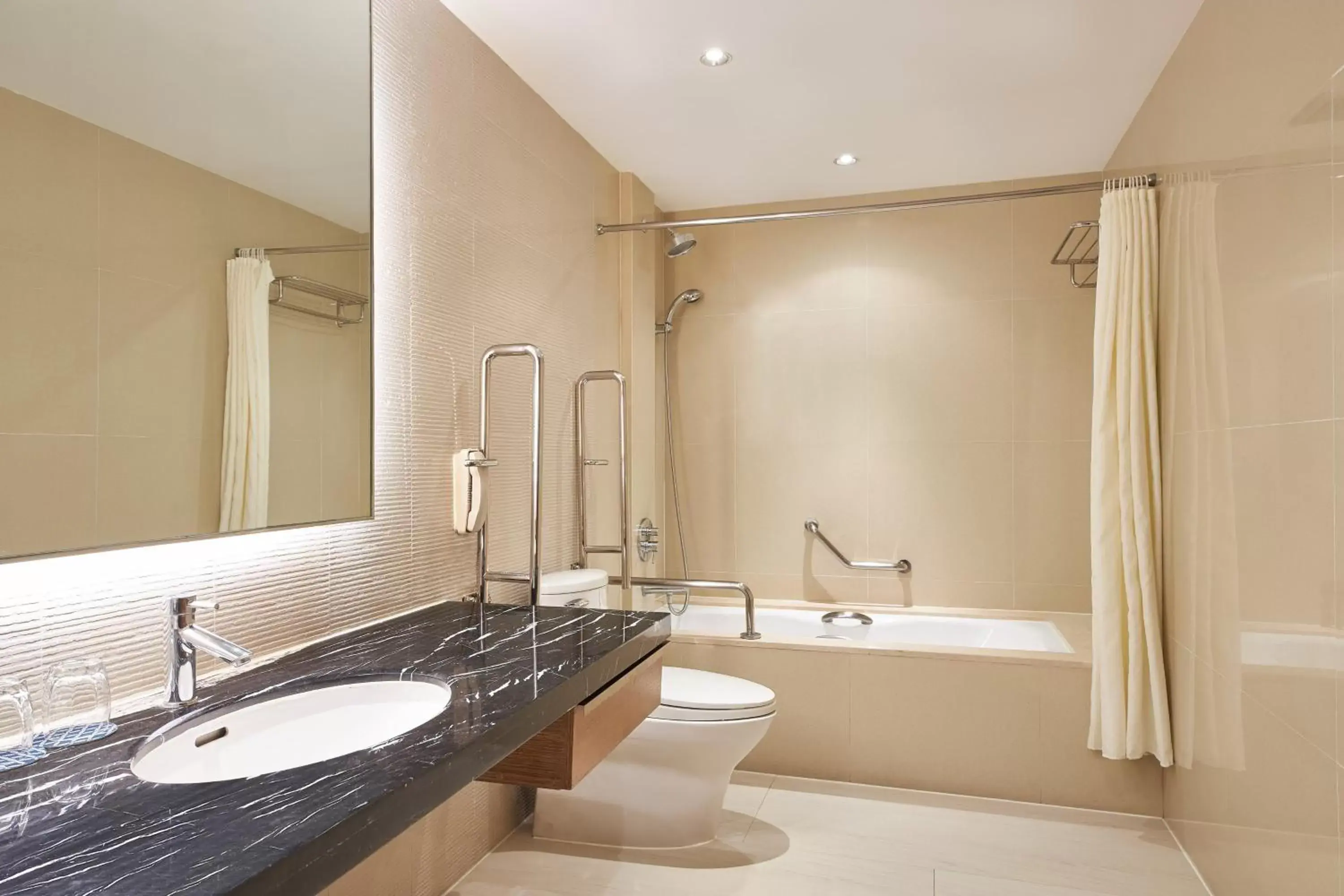 Bathroom in Four Points by Sheraton Shanghai, Daning