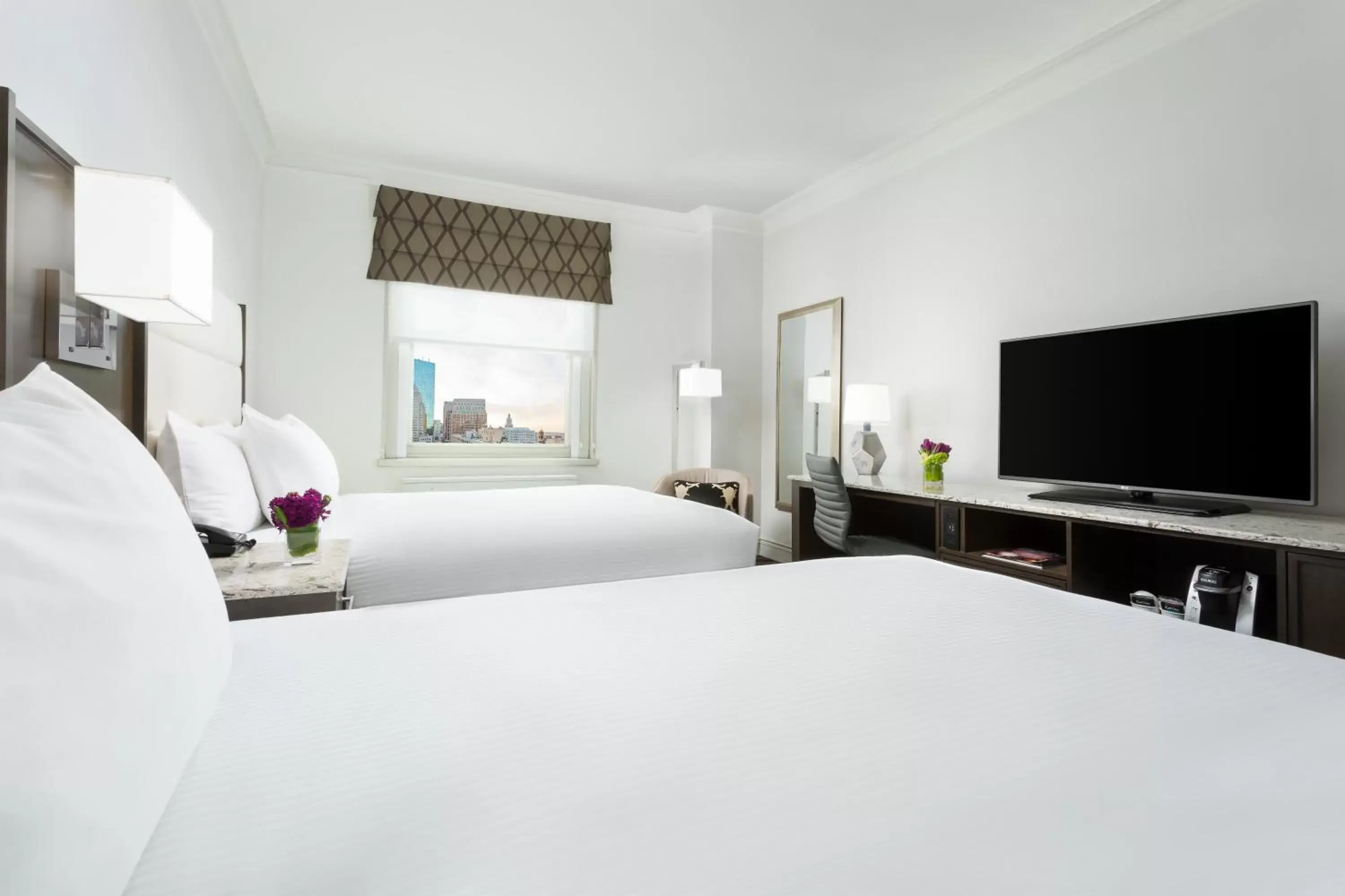 Photo of the whole room, Bed in Boston Park Plaza