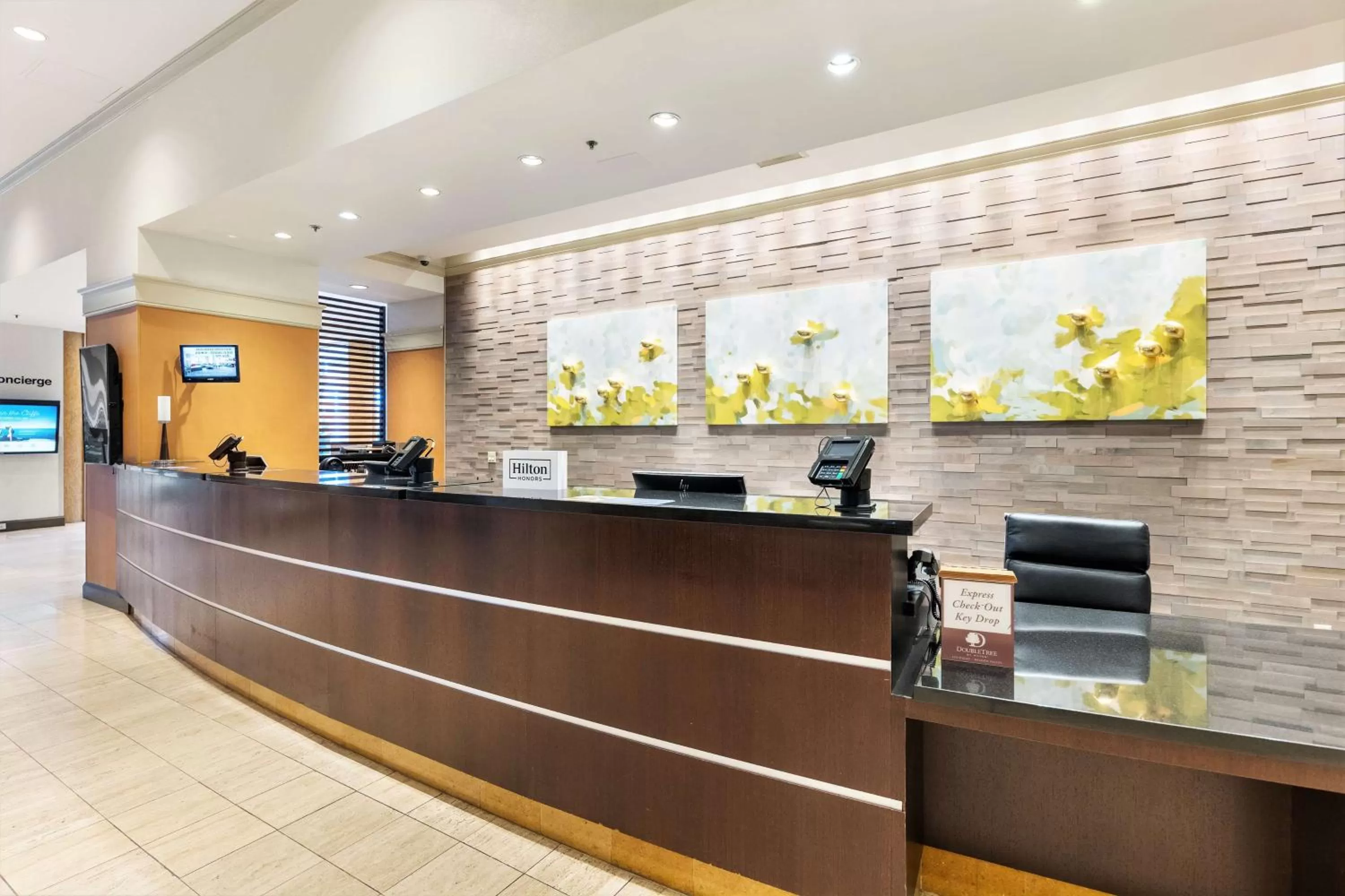 Lobby or reception in DoubleTree by Hilton San Diego-Mission Valley