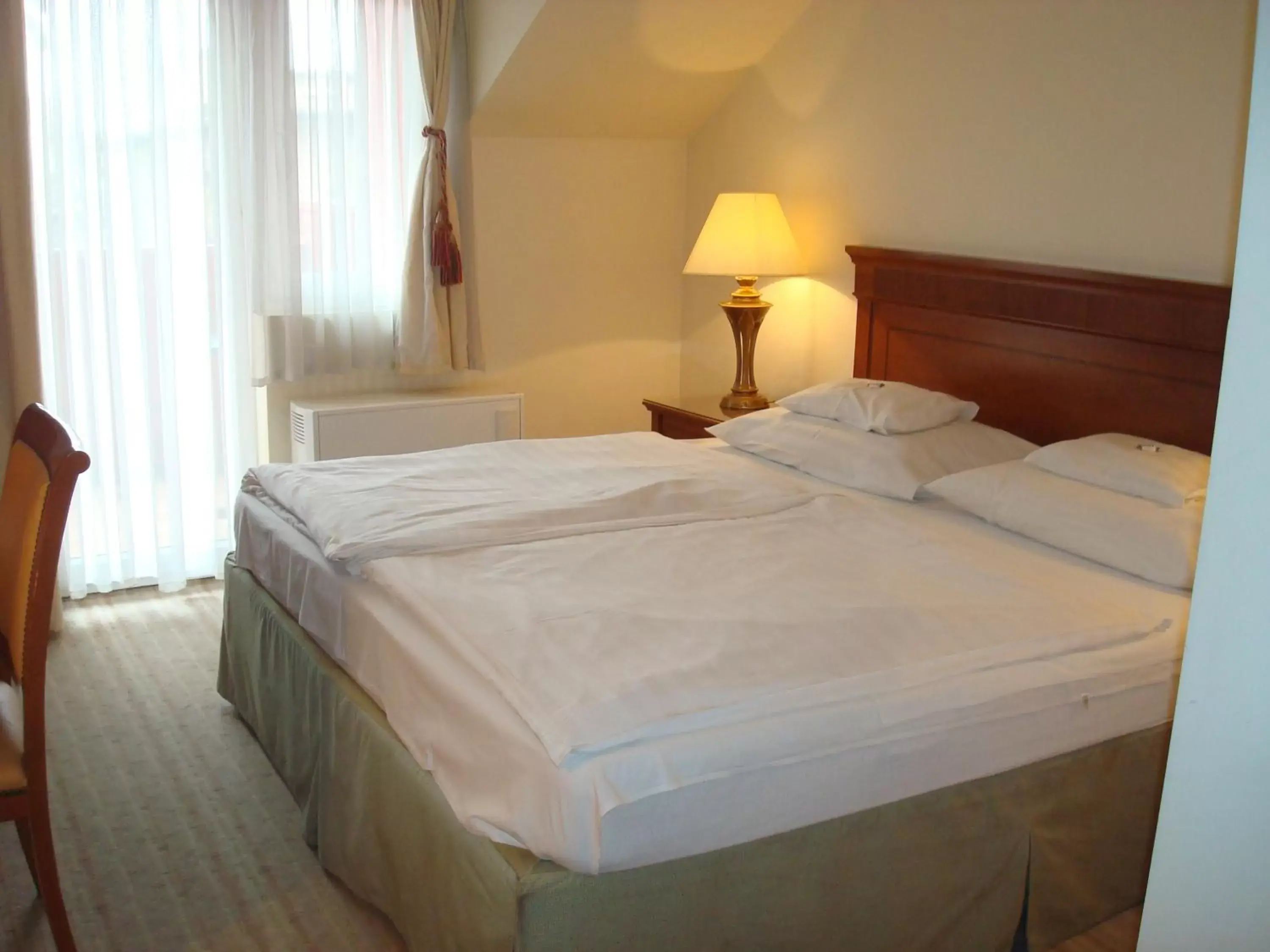 Bed in Hotel Romantik Eger