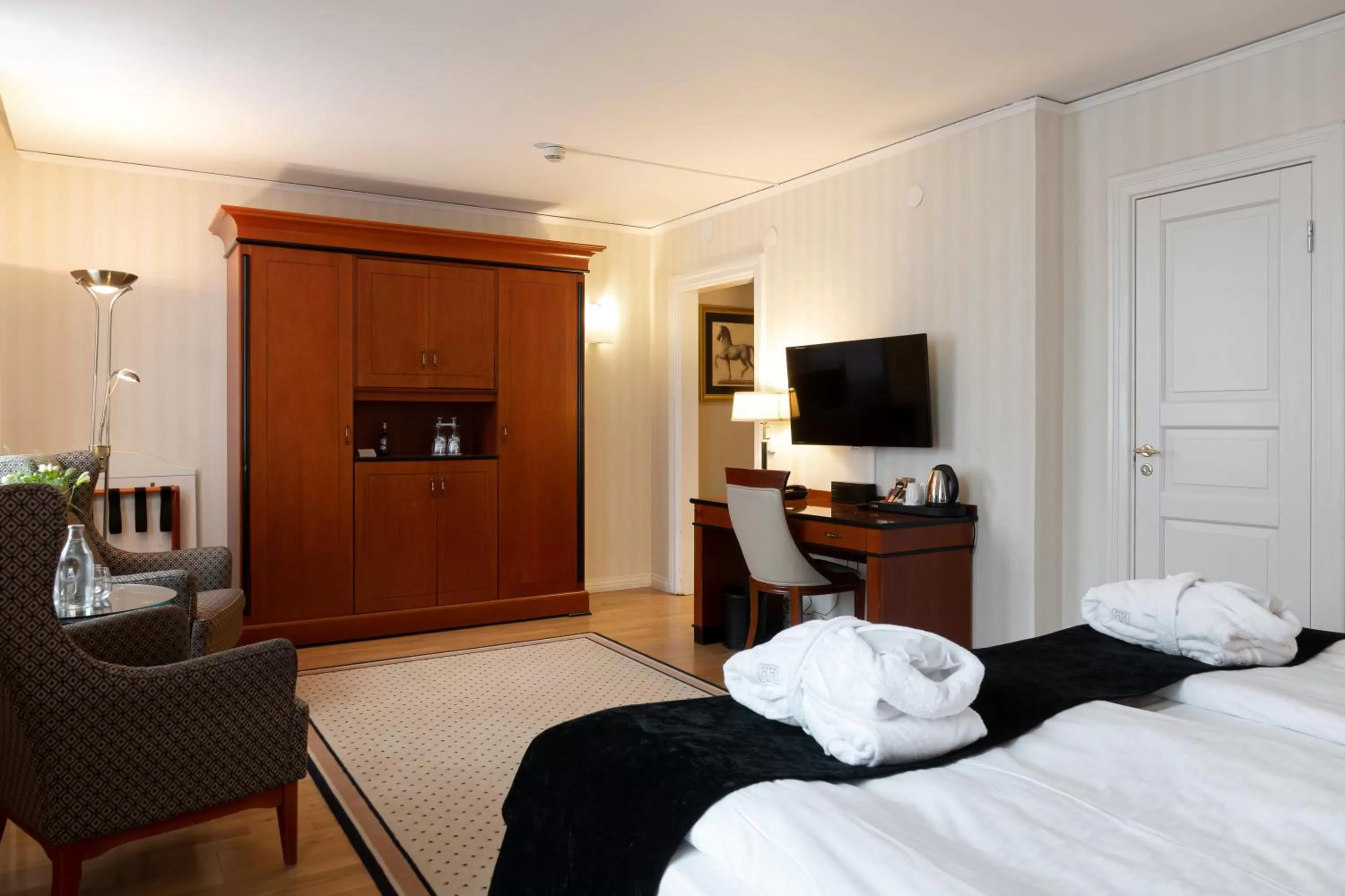 Photo of the whole room, Bed in Elite Stadshotellet Västerås