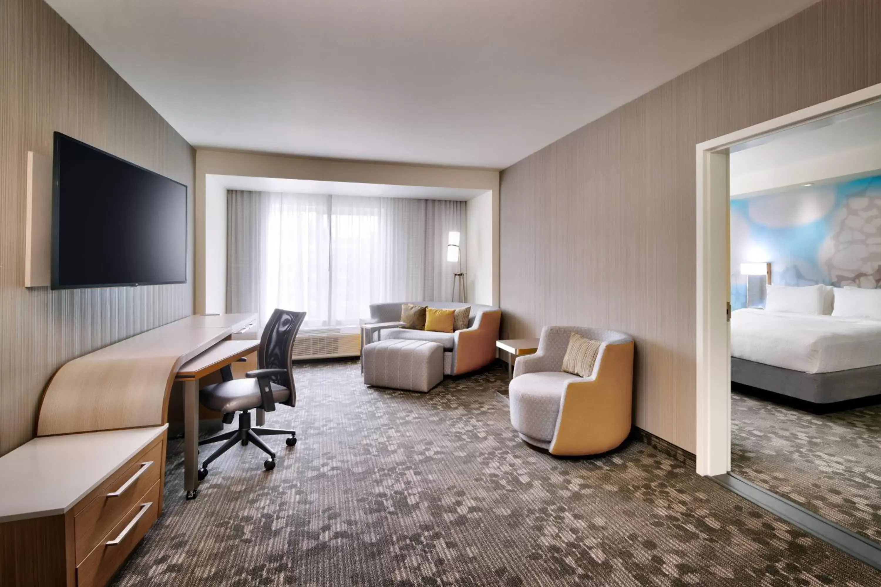 Bedroom, Seating Area in Courtyard by Marriott Atlanta Duluth Downtown