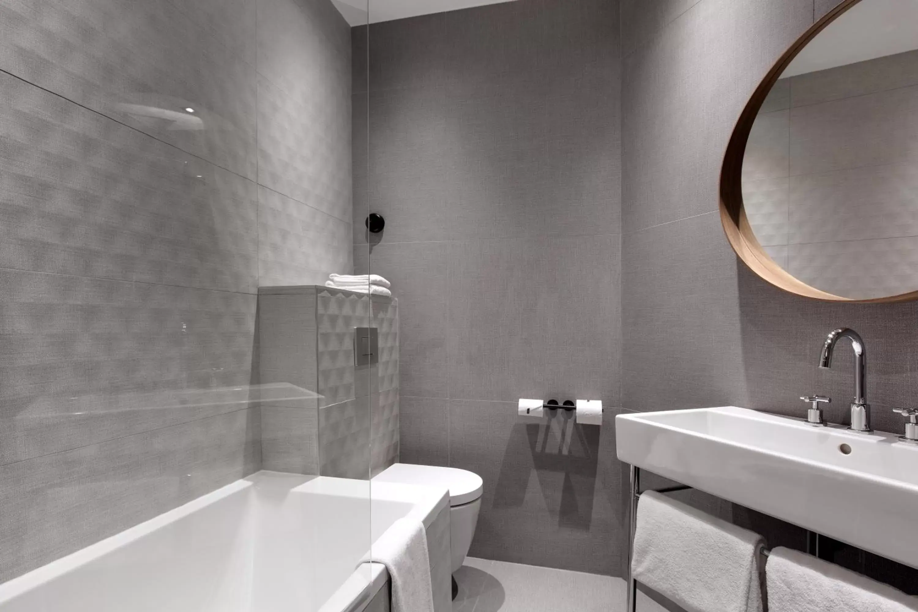 Toilet, Bathroom in Hôtel Montmorency & Spa