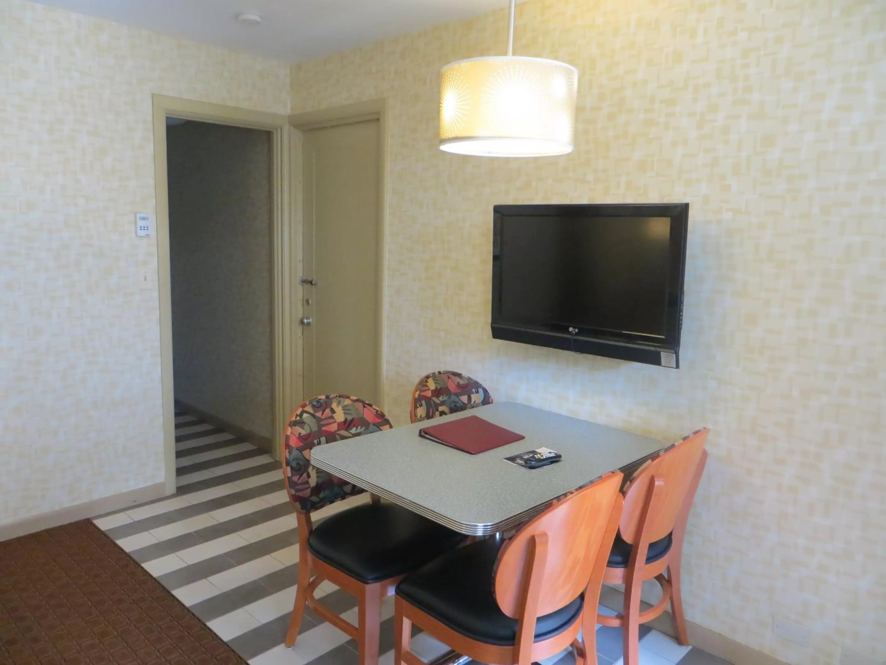 TV and multimedia in Carleton of Oak Park