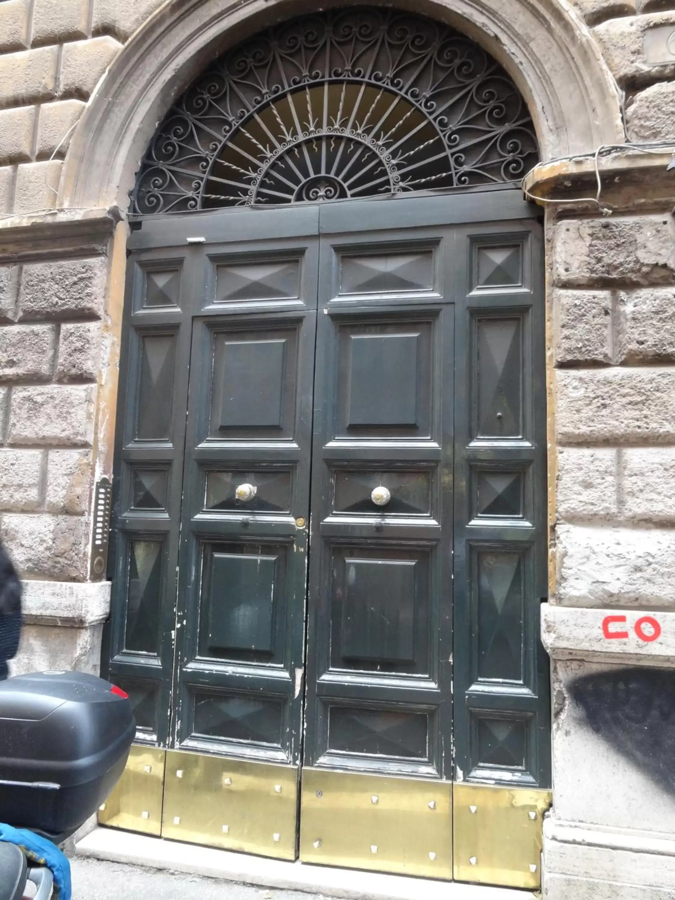 Facade/entrance in Bye Bye Roma Pantheon Suite