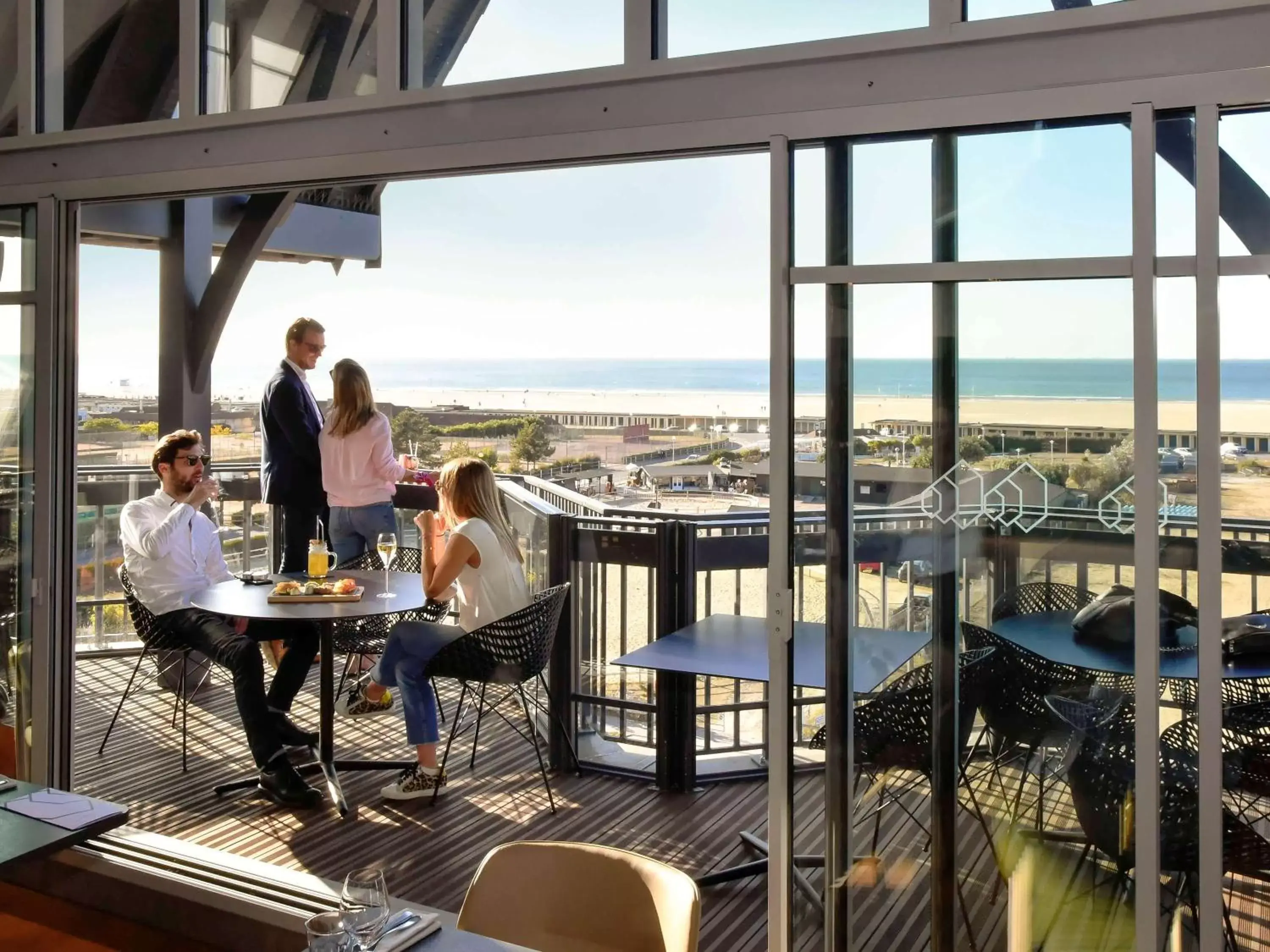 Restaurant/places to eat in Novotel Deauville Plage