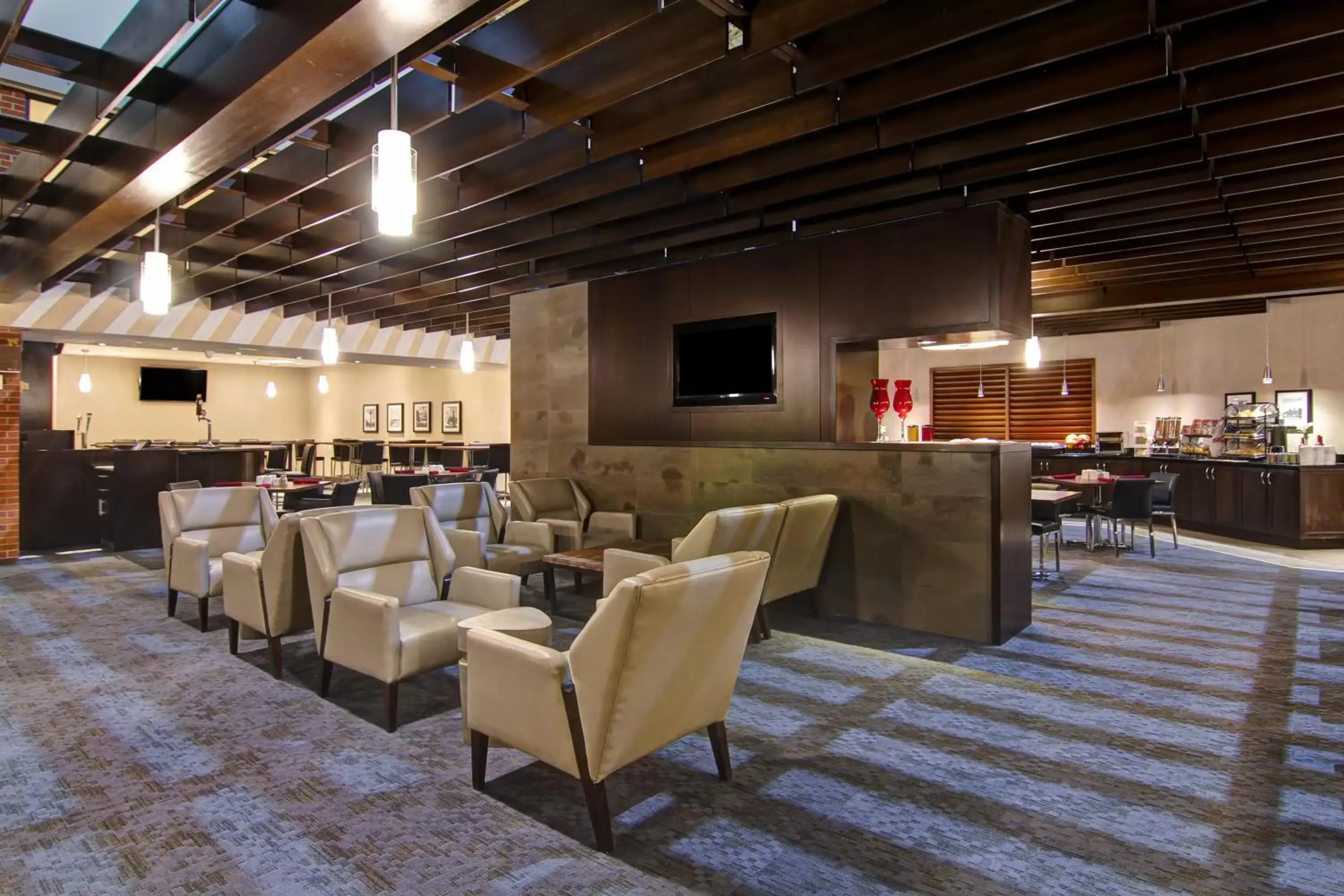 Restaurant/Places to Eat in Holiday Inn Oakville Centre, an IHG Hotel