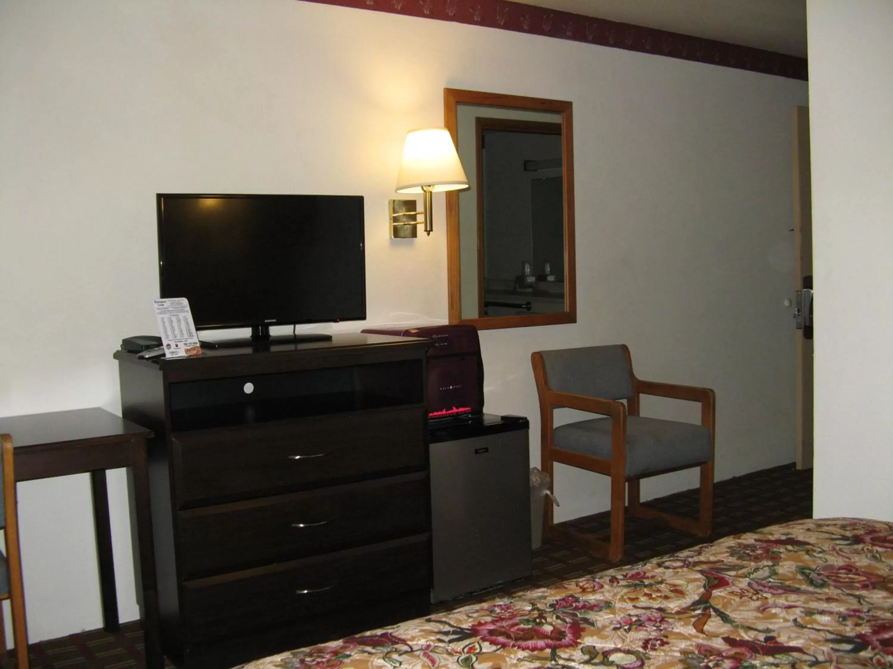 Photo of the whole room, TV/Entertainment Center in Bellingham Lodge