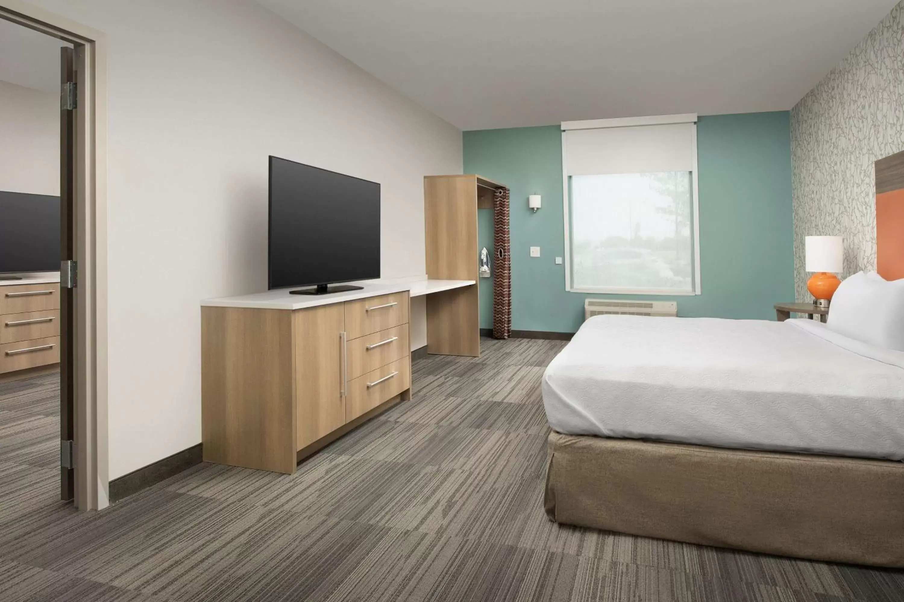 Bedroom, TV/Entertainment Center in Home2 Suites By Hilton Marysville