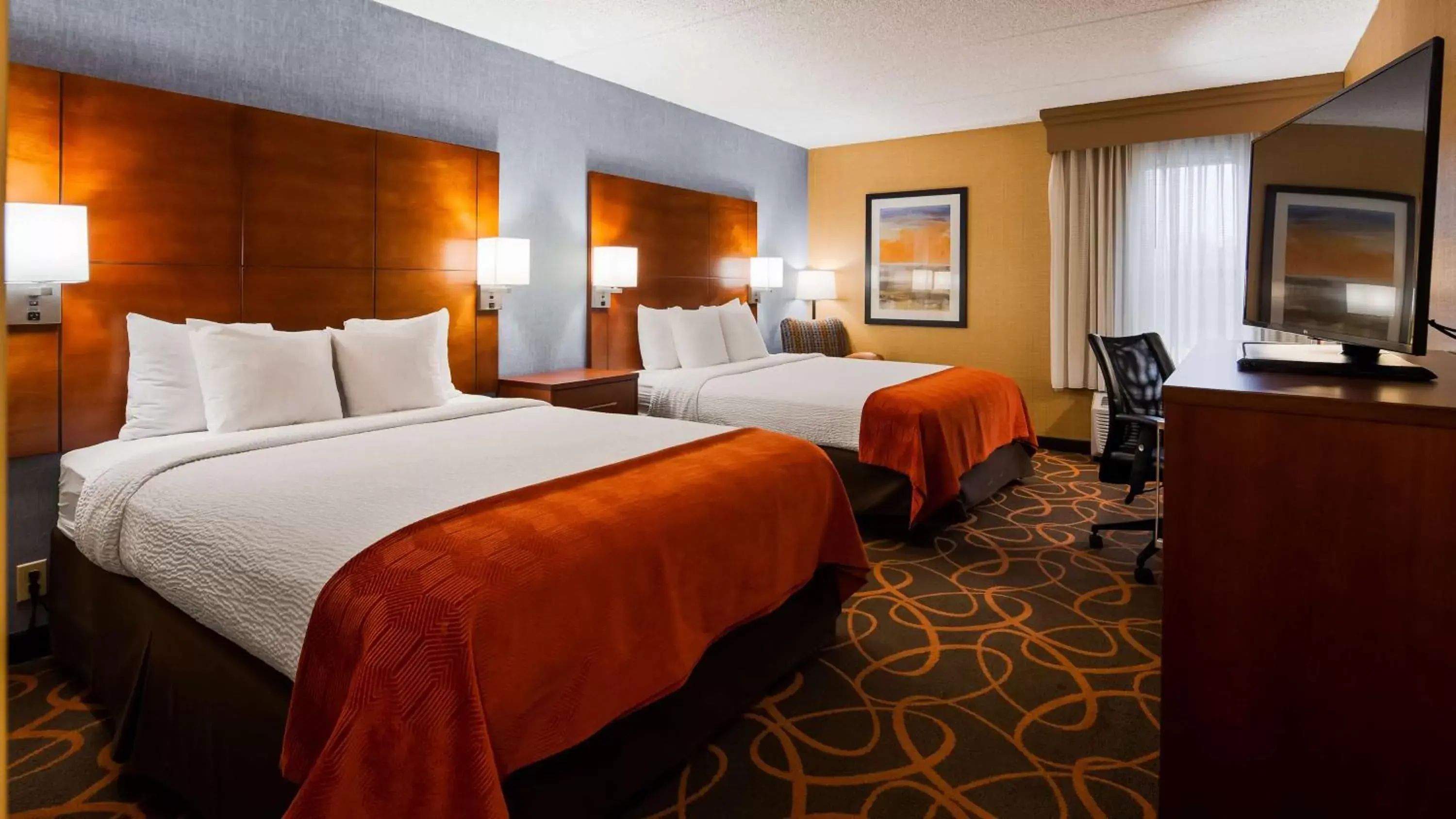 Photo of the whole room, Bed in Best Western Plus Fresno Airport Hotel