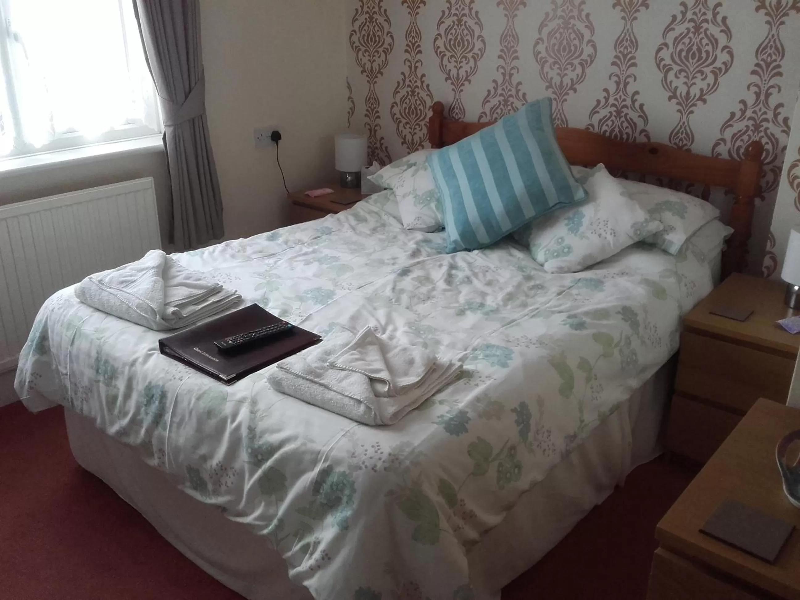 Bedroom, Bed in Clumber House Hotel