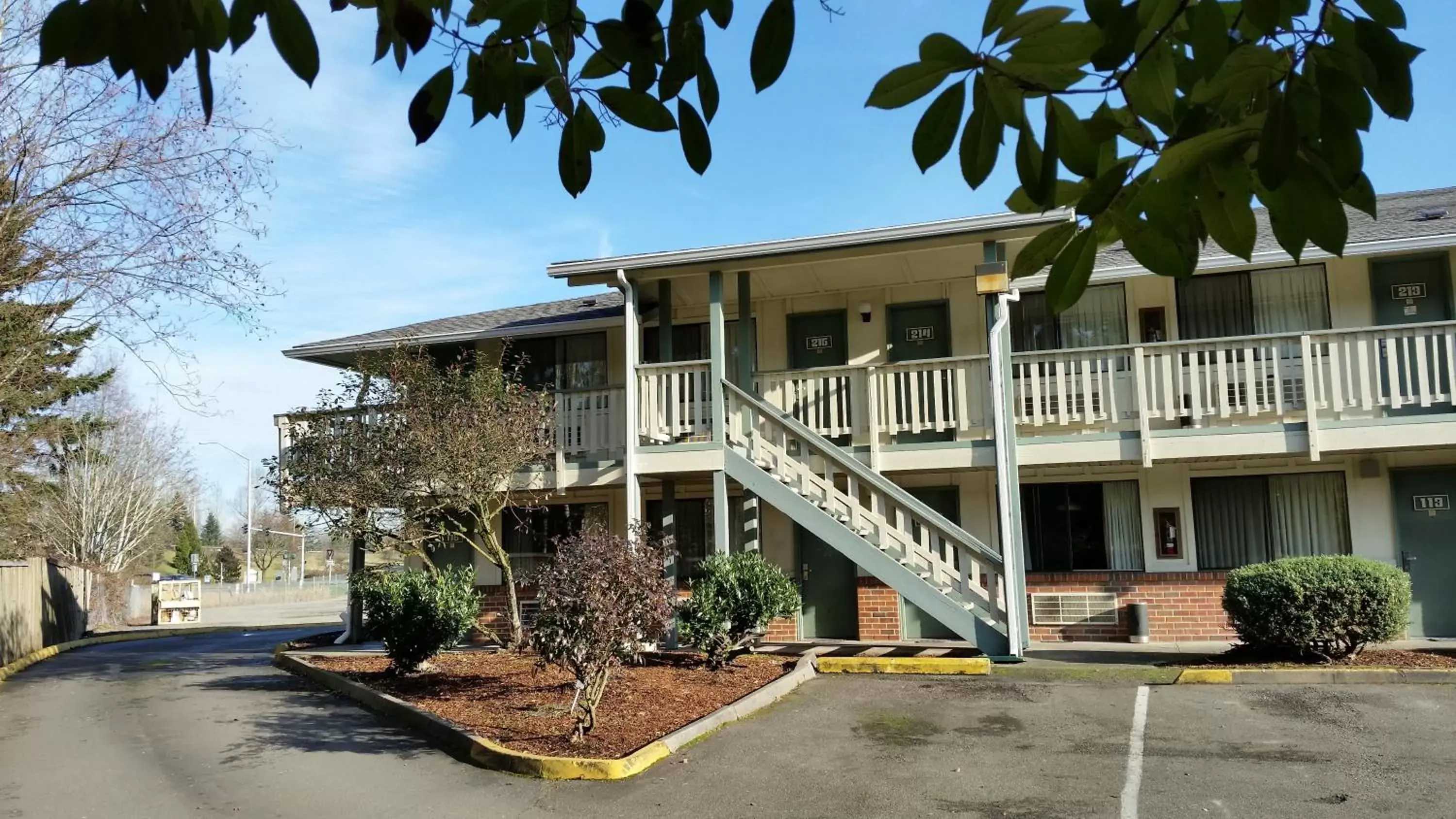 Winter, Property Building in Motel Puyallup